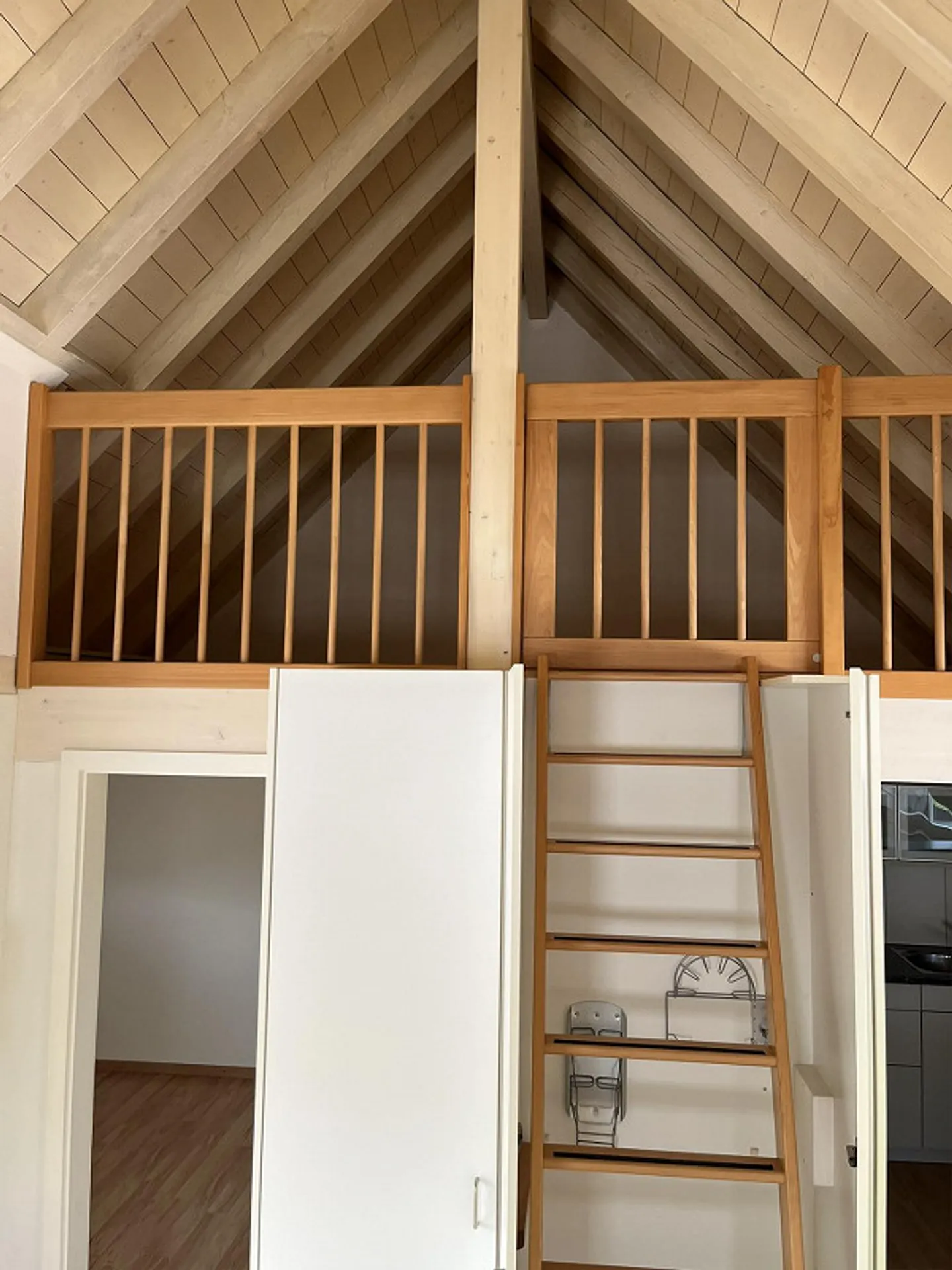 Beautiful bright 2-room attic apartment - centrally located in the village of Hölstein - Photo 5 of 10