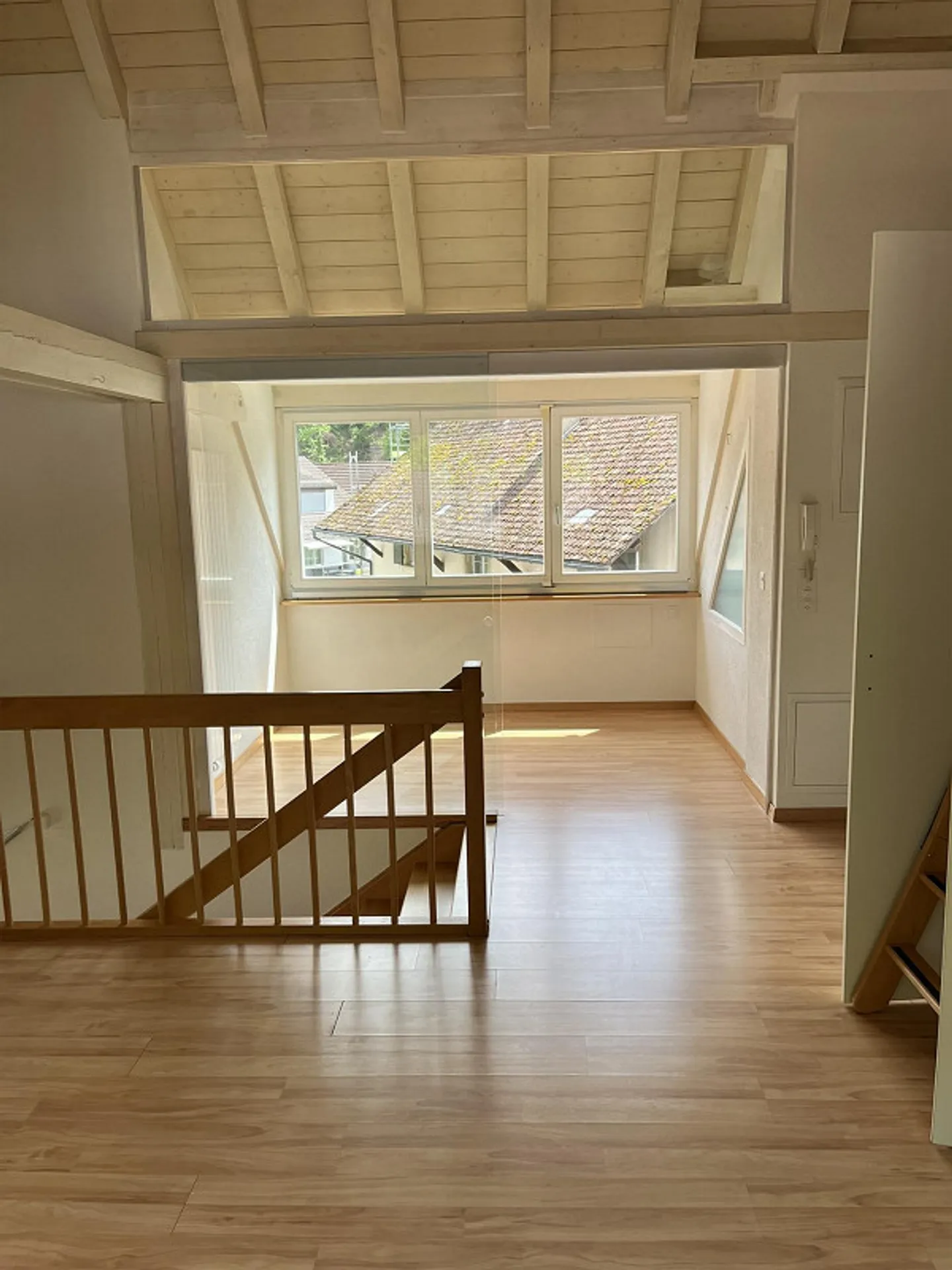 Beautiful bright 2-room attic apartment - centrally located in the village of Hölstein - Photo 6 of 10