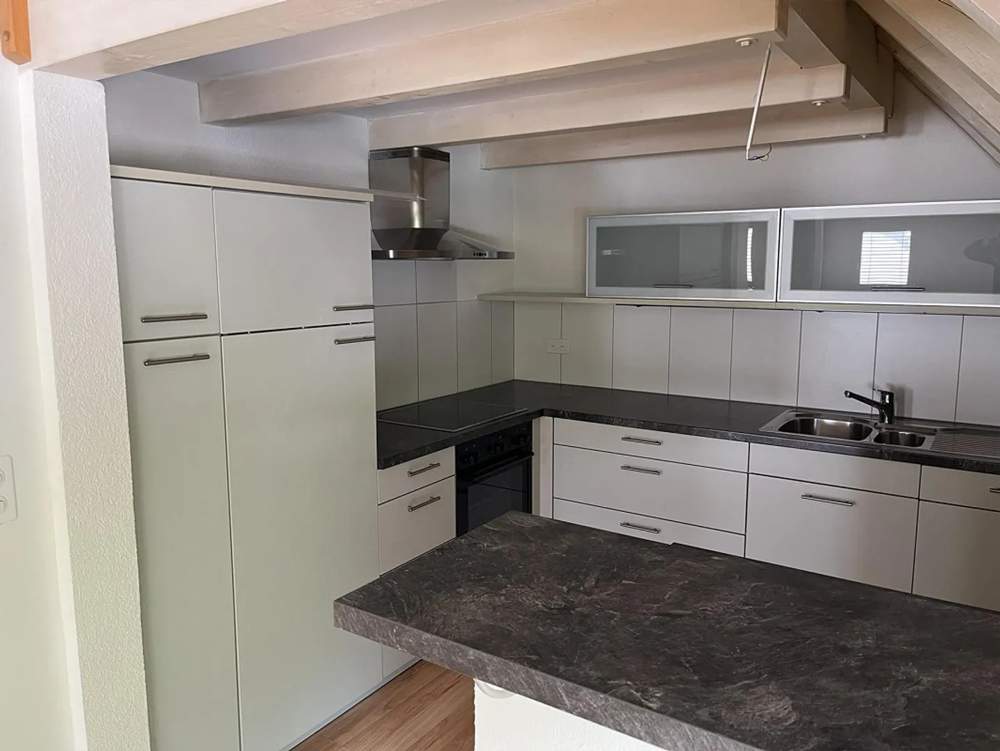 Beautiful bright 2-room attic apartment - centrally located in the village of Hölstein - Photo 7 of 10