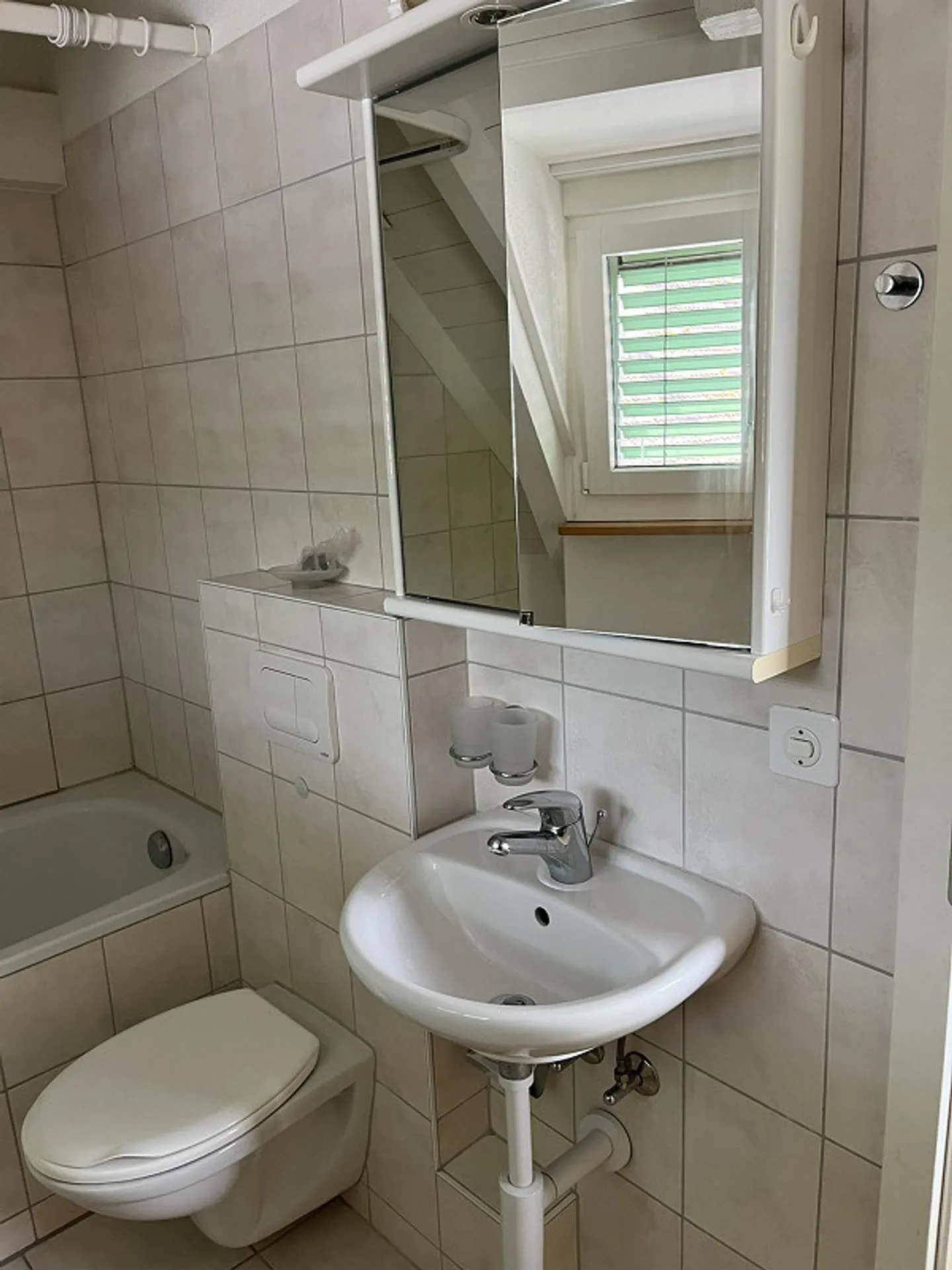 Beautiful bright 2-room attic apartment - centrally located in the village of Hölstein - Photo 9 of 10