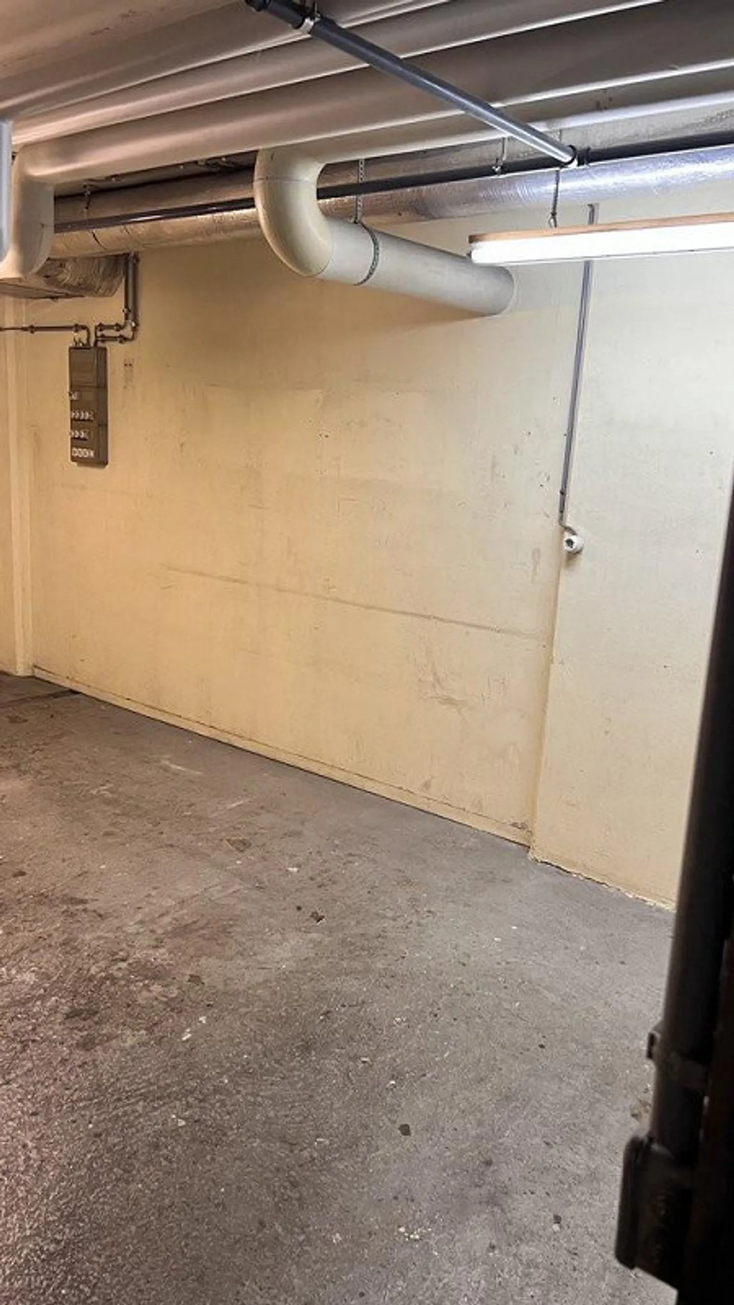 Deposito da 15 a 56 m2 nel seminterrato con accesso per auto e area di consegna - Foto 3 di 6