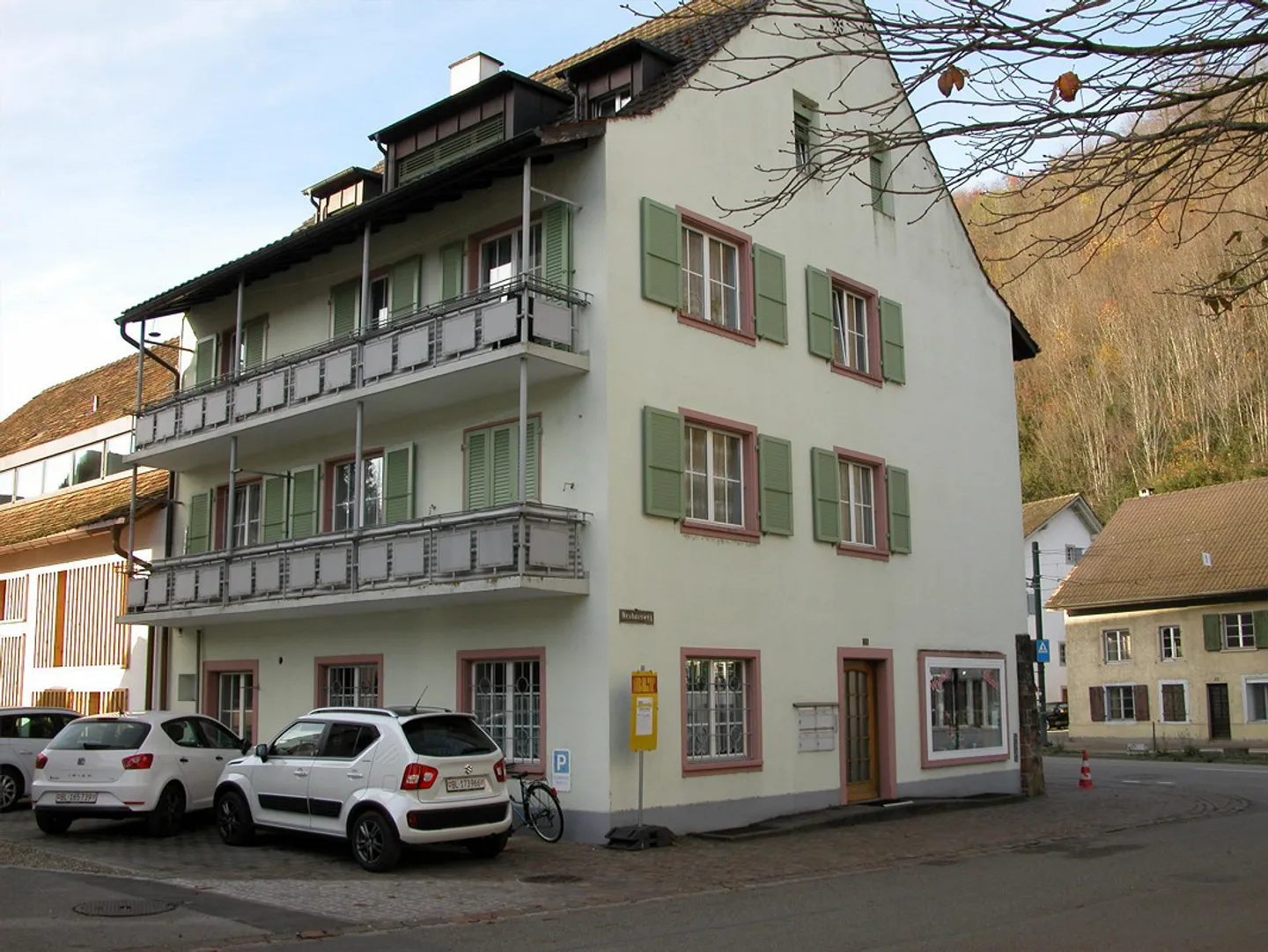 Beautiful bright 2-room attic apartment - centrally located in the village of Hölstein - Photo 1 of 10