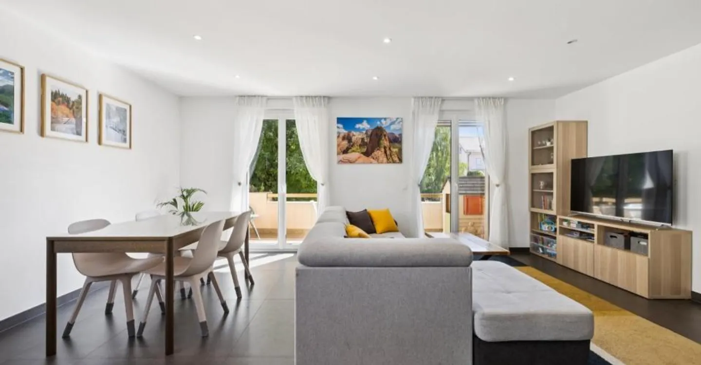 Elegant duplex apartment with 4.5 rooms in a private environment - Photo 1 of 13