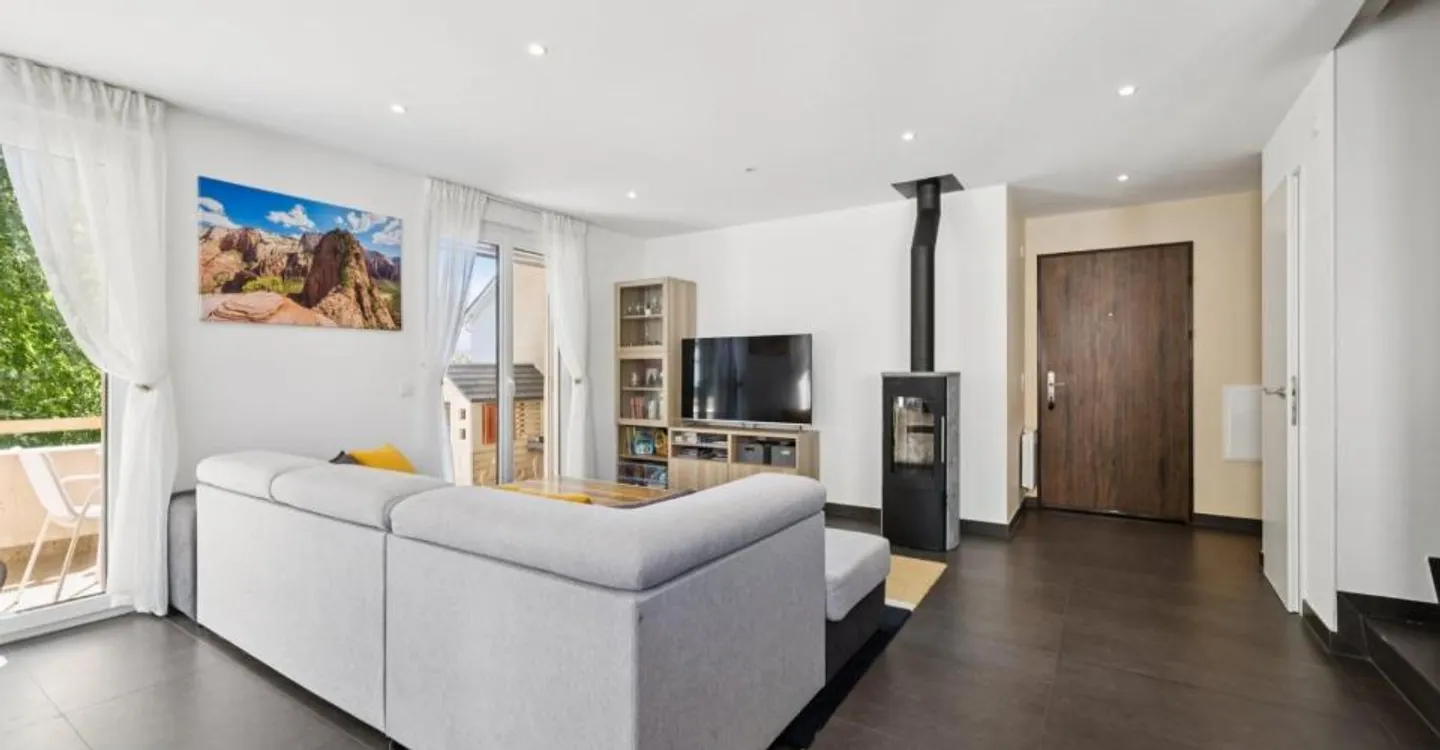 Elegant duplex apartment with 4.5 rooms in a private environment - Photo 3 of 13