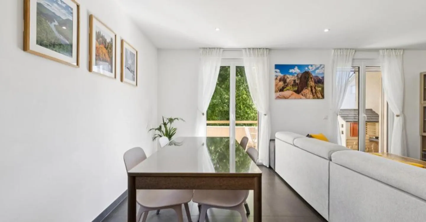 Elegant duplex apartment with 4.5 rooms in a private environment - Photo 4 of 13