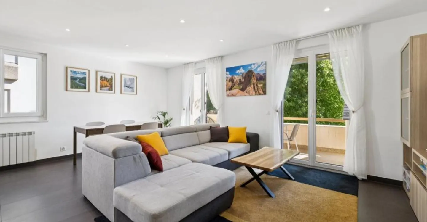 Elegant duplex apartment with 4.5 rooms in a private environment - Photo 5 of 13