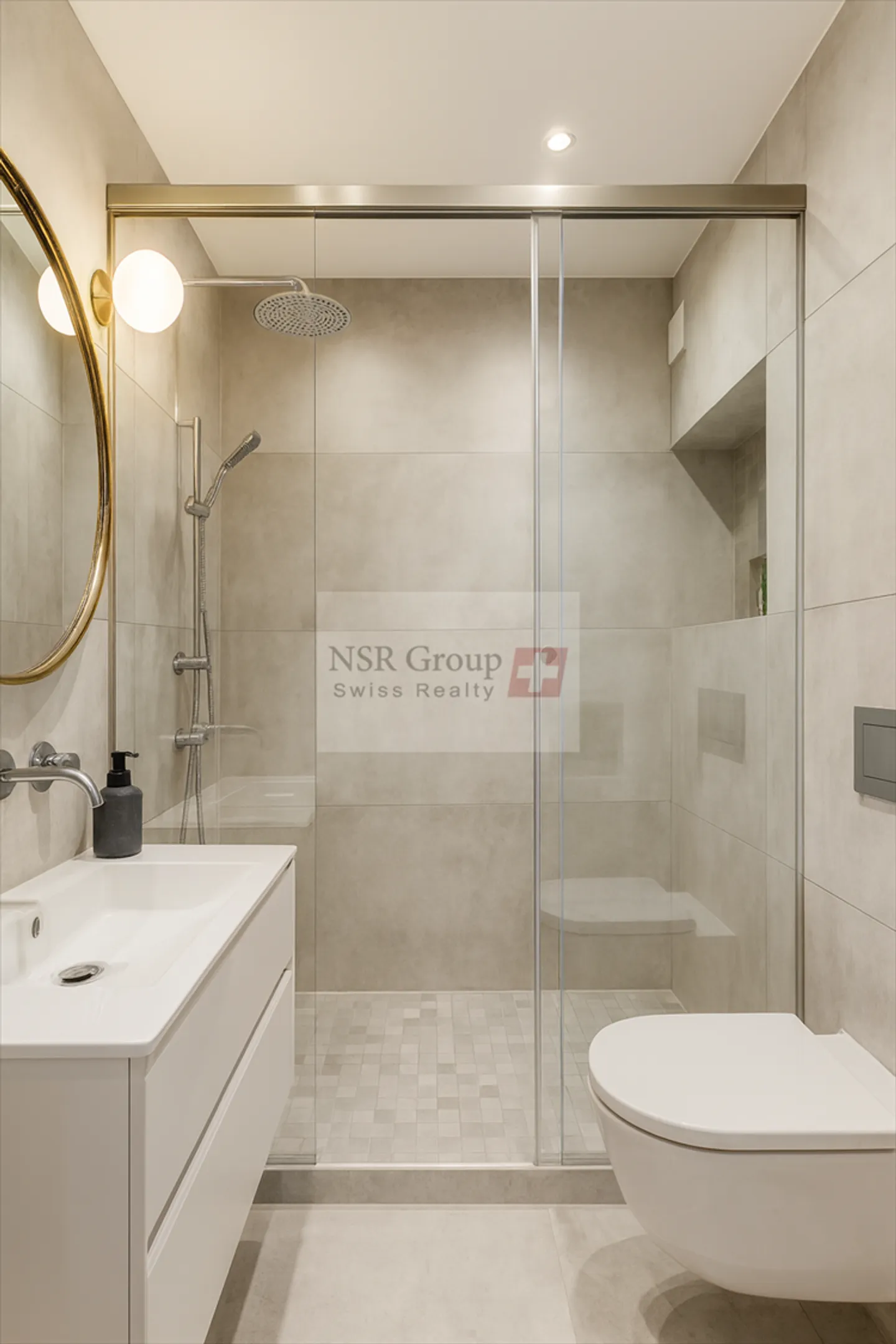 Appartamento ristrutturato di lusso con vista sul lago e sul Monte Bianco - Foto 9 di 9