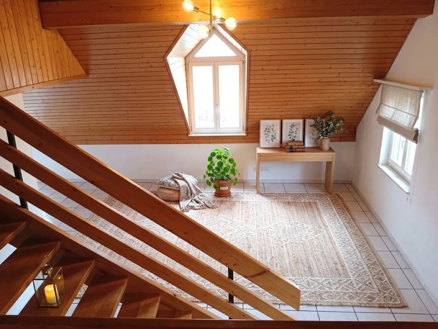 Appartamento attico attraente e spazioso con 4 stanze e galleria, 143 m² di superficie abitabile. L'appartamento colpisce per un concetto di spazio luminoso e aperto, oltre a una nuova cucina moderna e un re… - Foto 4 di 10
