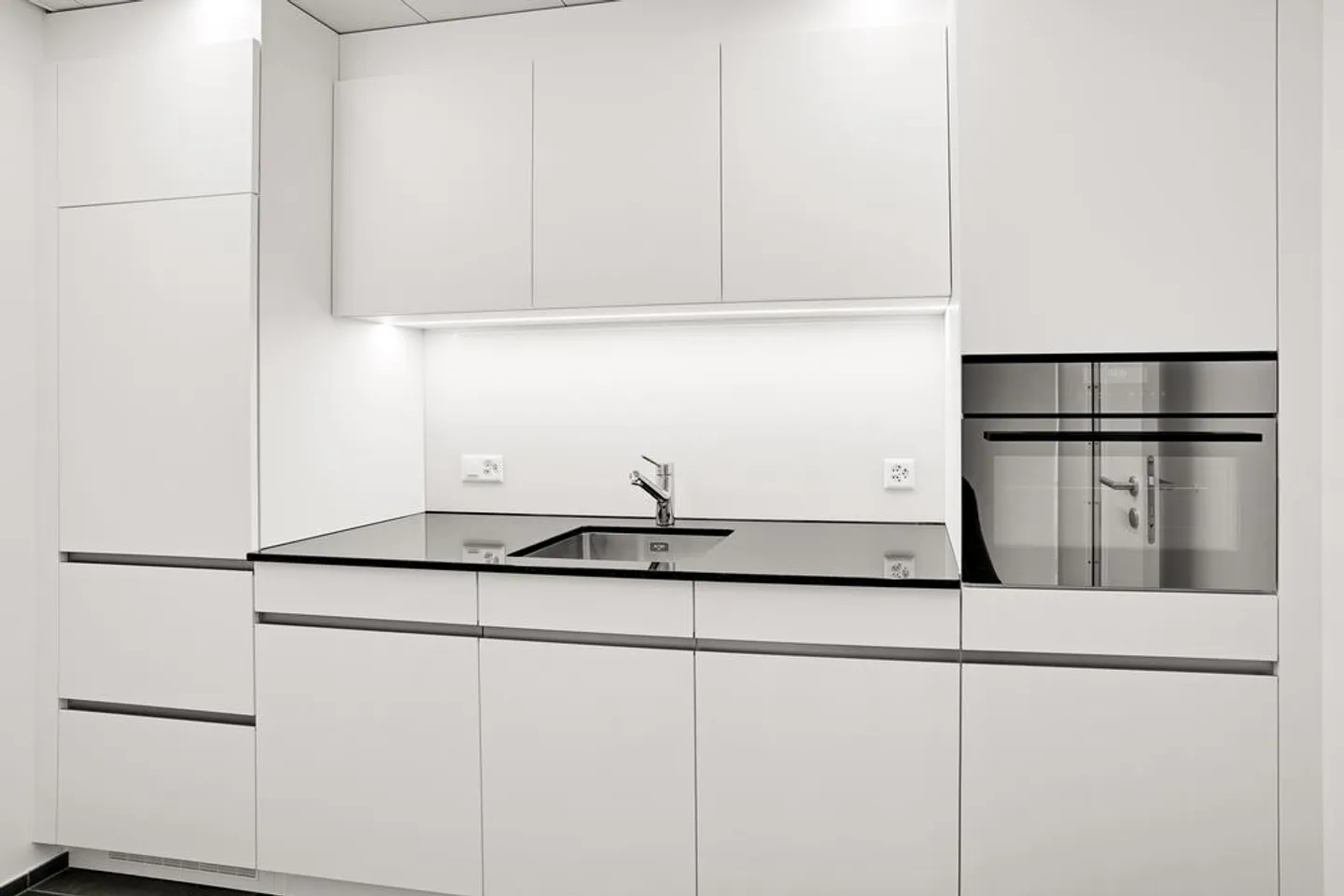Your new office in the heart of Altstätten - modern, bright, central! - Photo 10 of 12