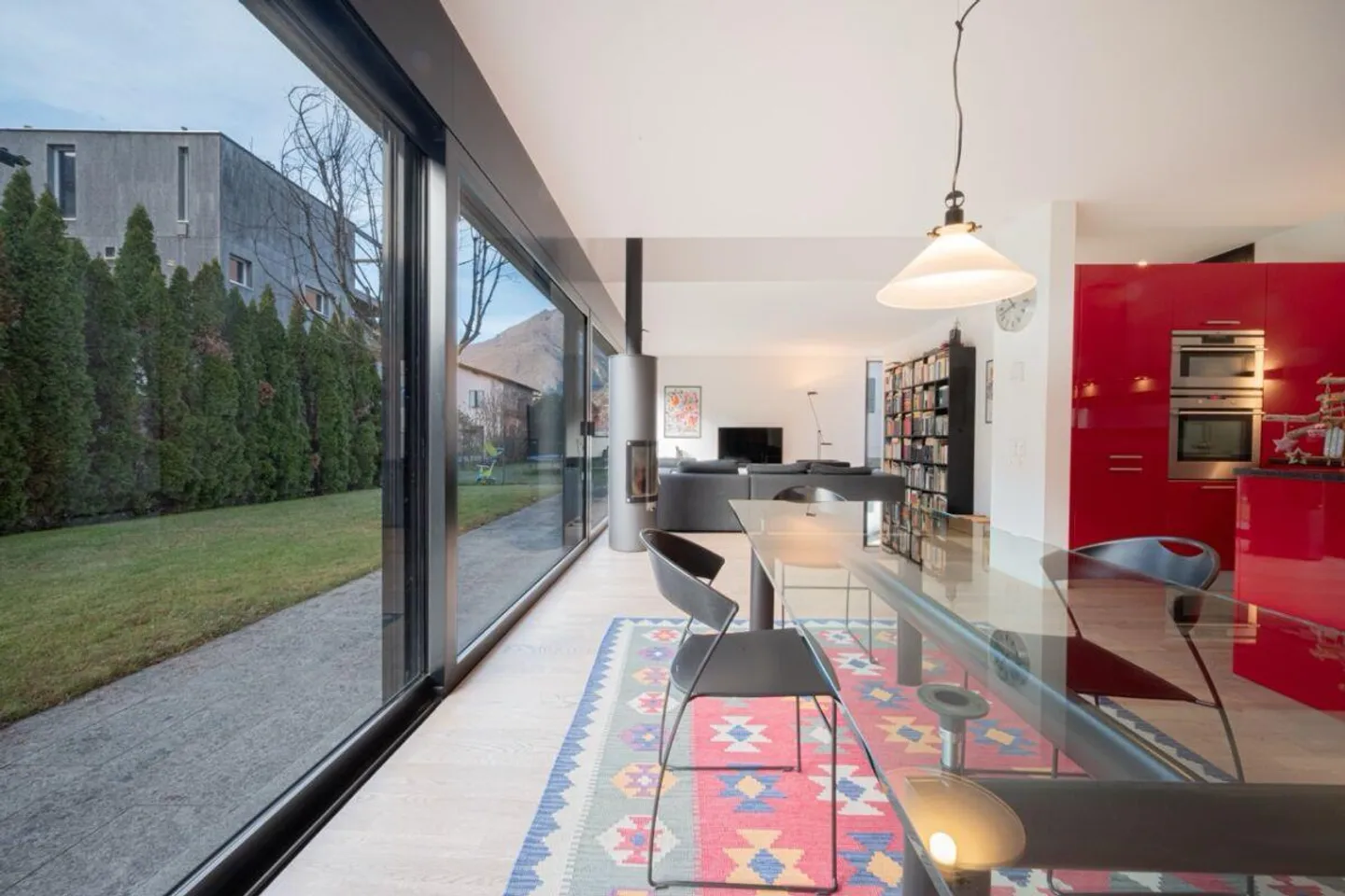 Villa moderne et lumineuse dans un quartier résidentiel à Bellinzone - Photo 4 sur 13