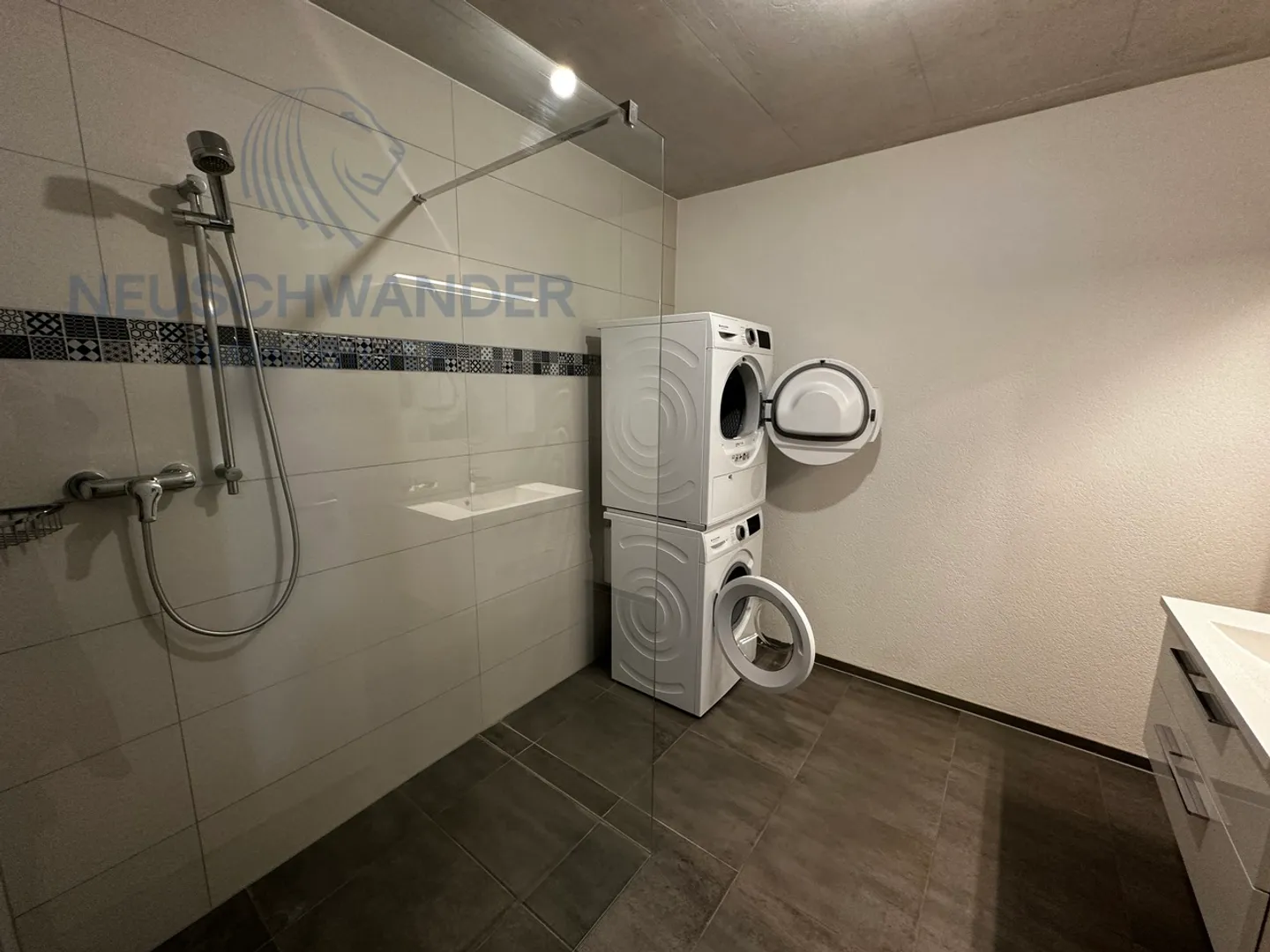 Light, calm and comfort. Your new home awaits! - Photo 4 of 10