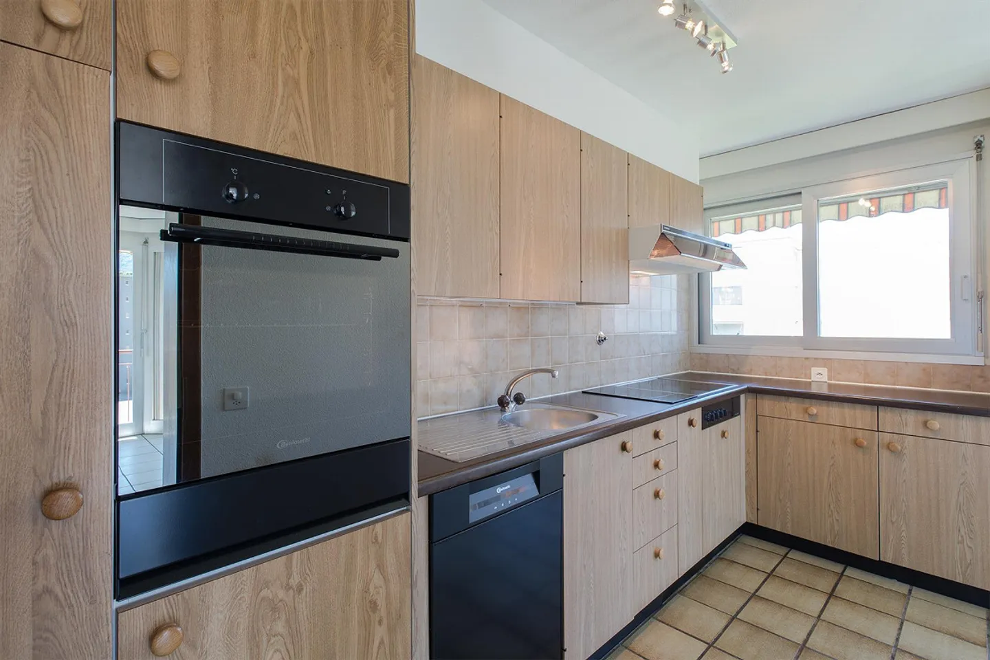 Appartement Charmant avec Balcon - Photo 2 sur 8