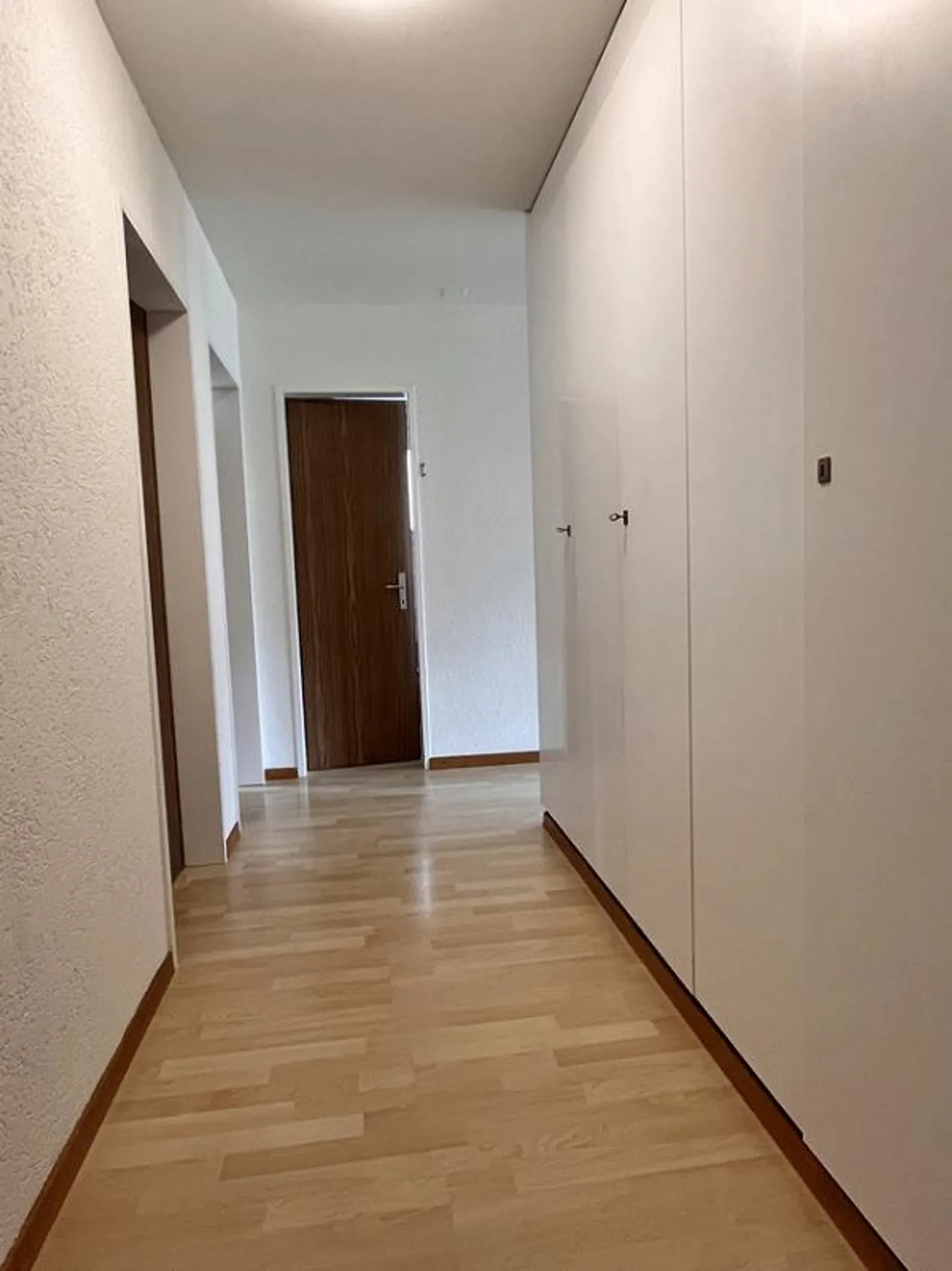 Appartamento di 4,5 stanze ben tenuto in una posizione centrale - Foto 4 di 20