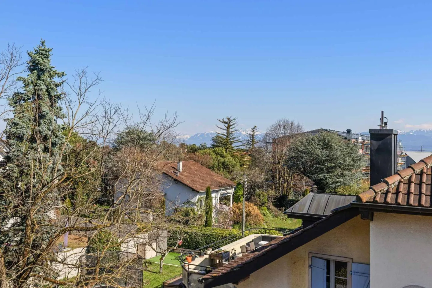 Duplex lumineux au centre de Gland - Photo 2 sur 13