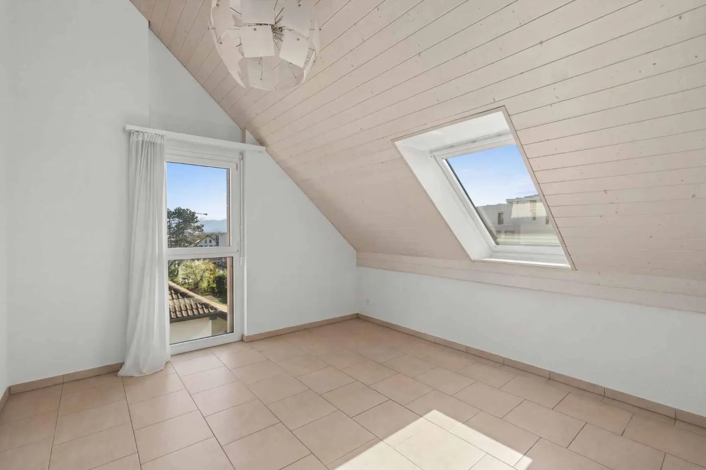 Duplex lumineux au centre de Gland - Photo 13 sur 13