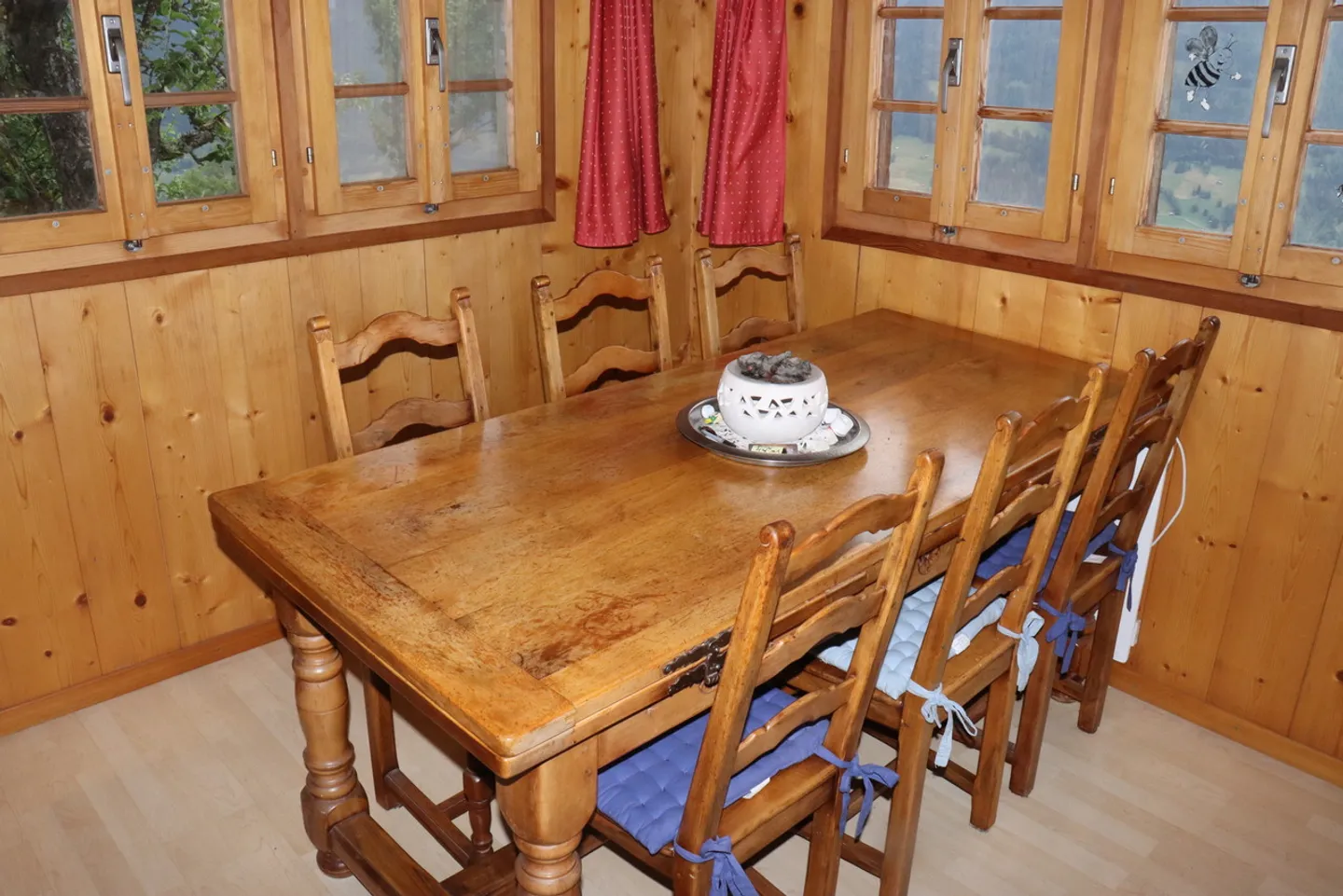 Alpines Chalet mit 4.5 Zimmern, Terrasse & Parkplätzen in Martisberg! - Foto 4 von 20