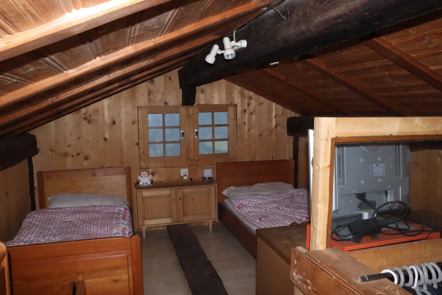 Alpines Chalet mit 4.5 Zimmern, Terrasse & Parkplätzen in Martisberg! - Foto 9 von 20