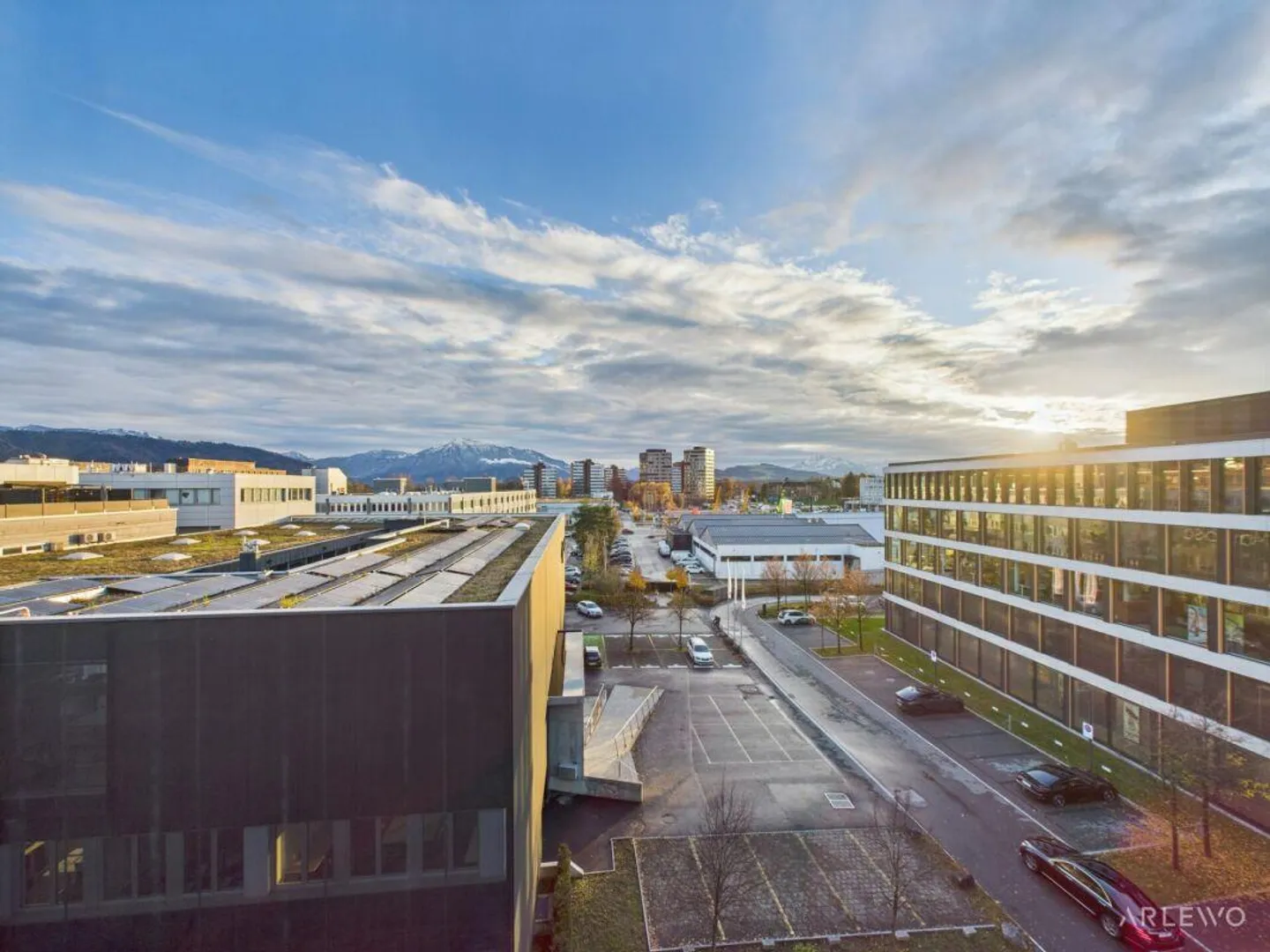 Büroattikageschoss mit grosser Terrasse - Foto 1 von 18