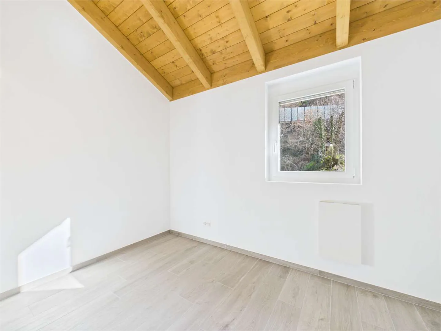 Nouvelle villa dans le vert à Sant'Antonino - Photo 9 sur 13