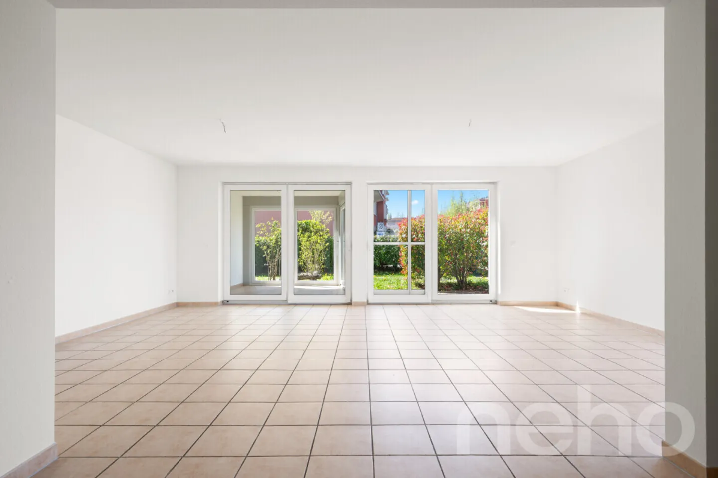 Spacious 5-room semi-detached family house in a preferred residential area - Photo 2 of 12