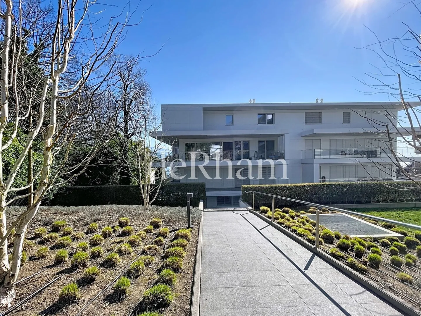 Appartement Élégant avec Vue sur le Lac - Photo 10 sur 11