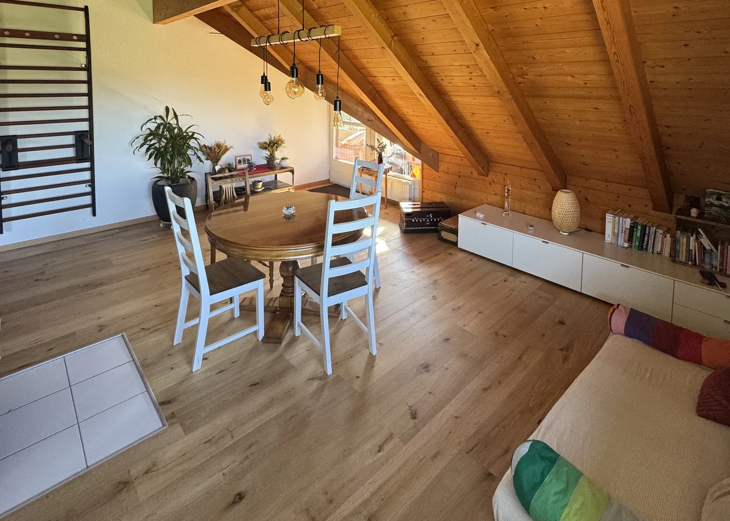 Charmante Dachwohnung in Kaufdorf - Foto 1 von 9
