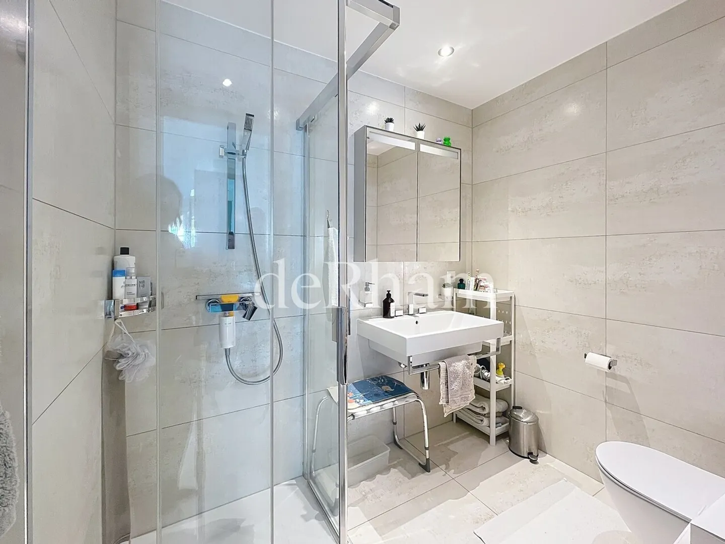 Appartement Élégant avec Vue sur le Lac - Photo 5 sur 11