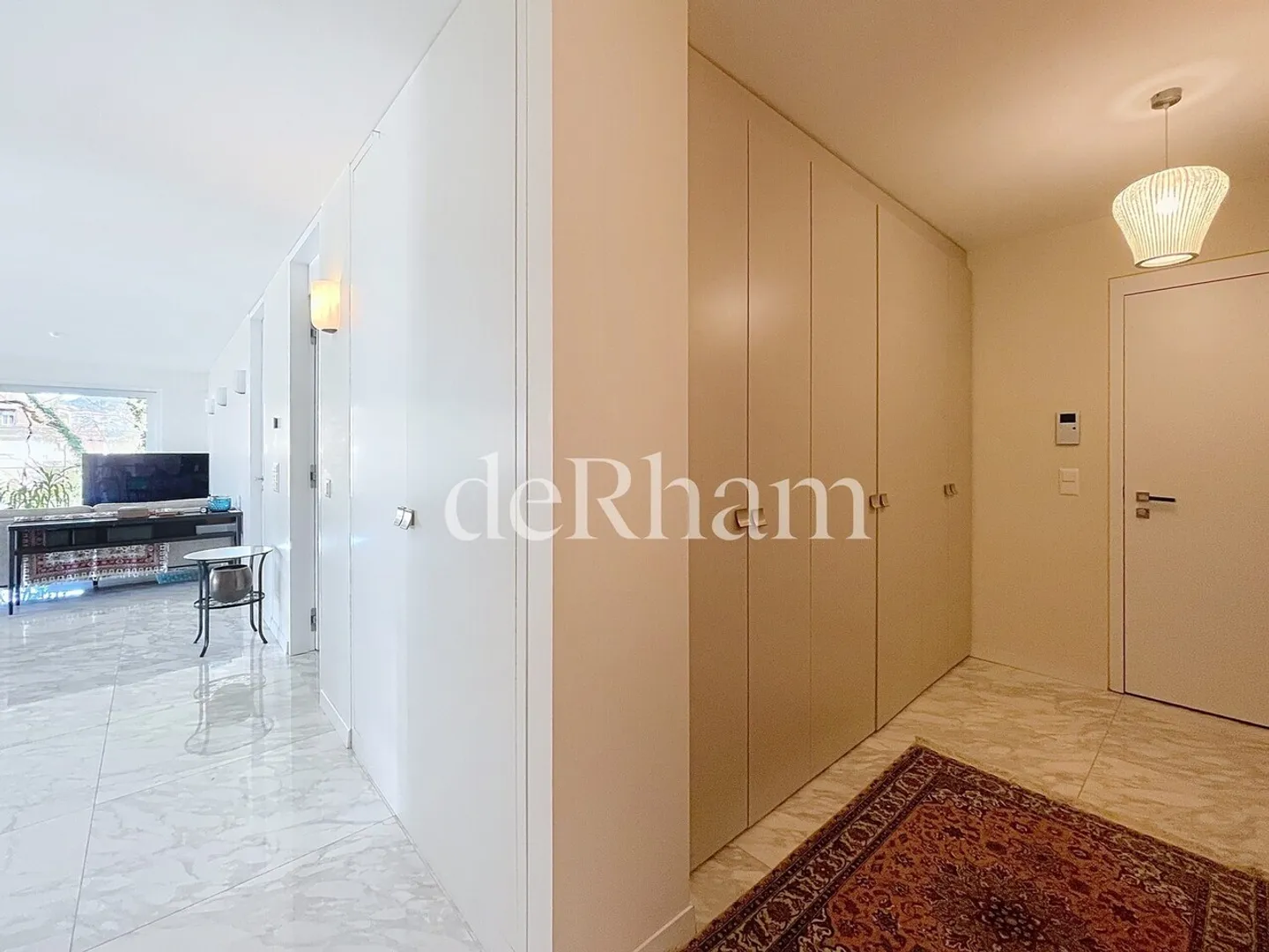 Appartement Élégant avec Vue sur le Lac - Photo 7 sur 11