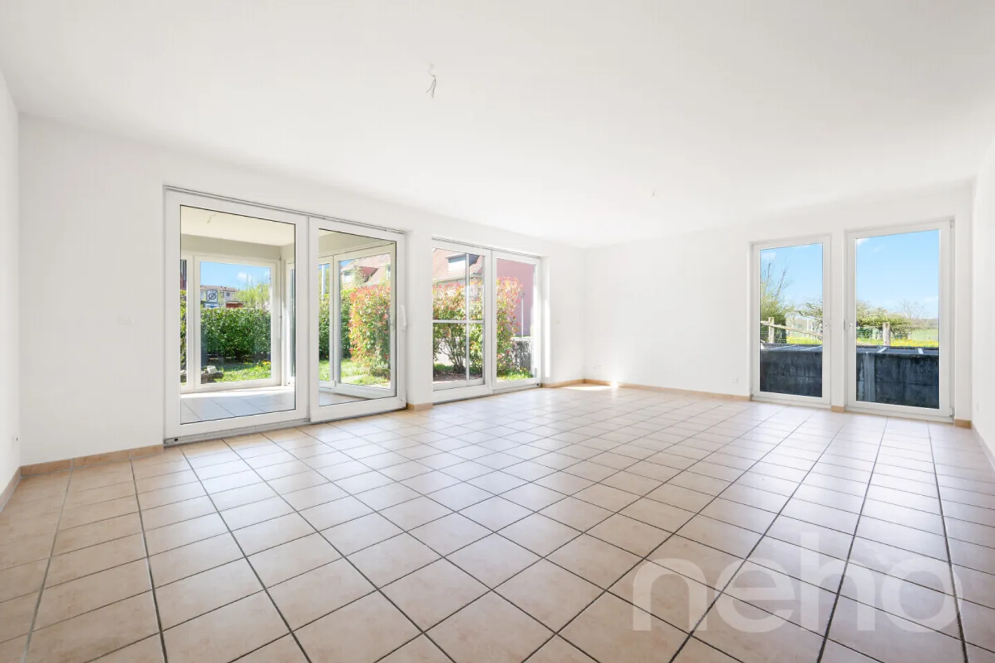Spacious 5-room semi-detached family house in a preferred residential area - Photo 4 of 12
