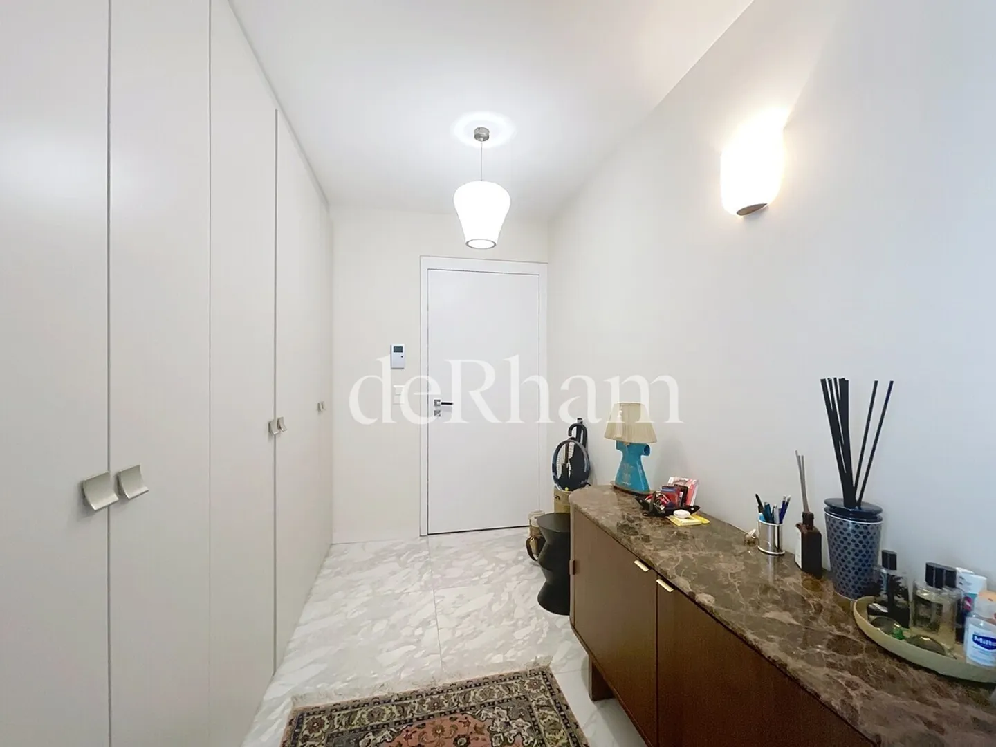 Appartement Élégant avec Vue sur le Lac - Photo 8 sur 11