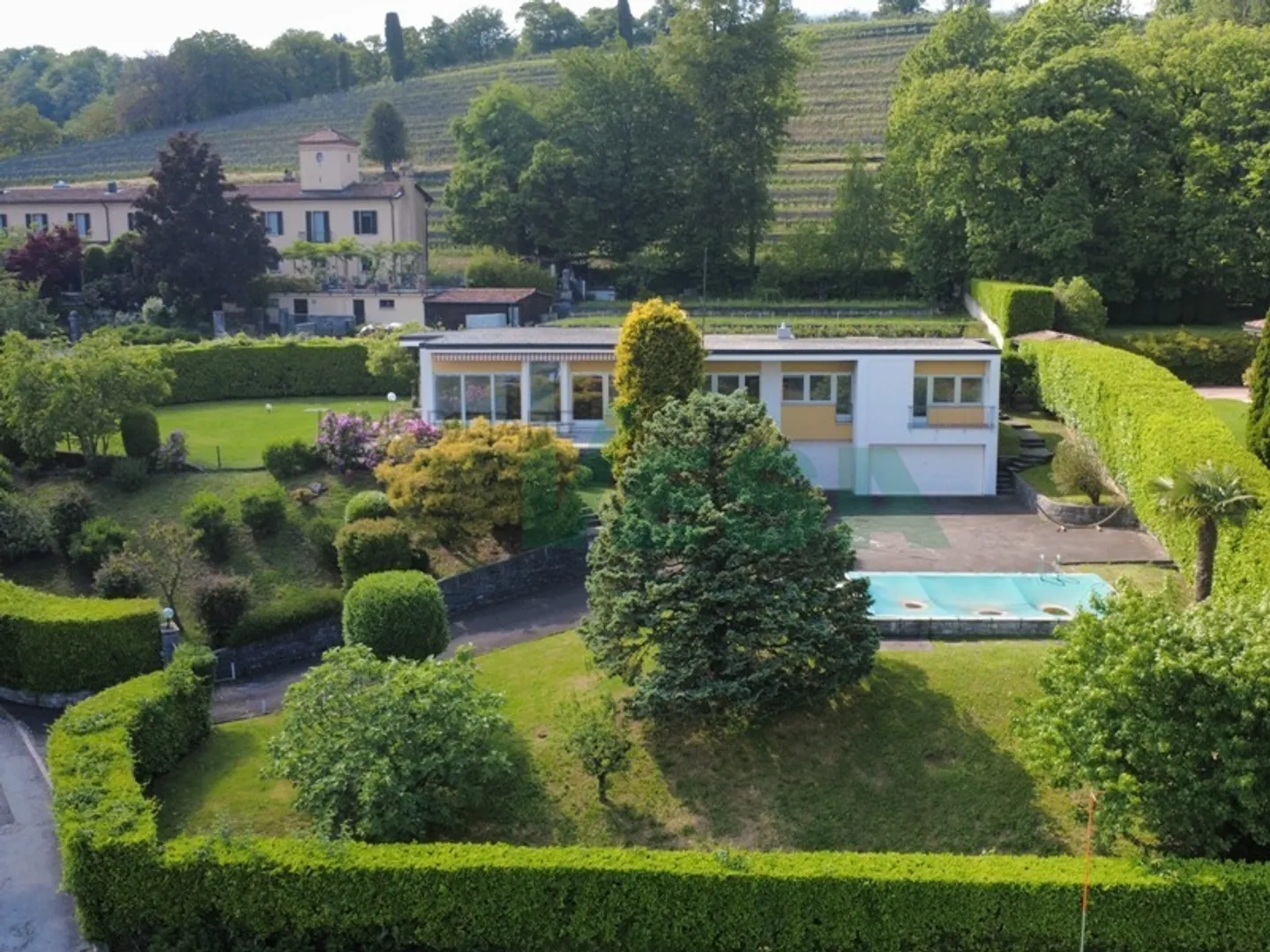 Villa charmante aux lignes harmonieuses et modernes, nichée dans les vignobles - Photo 5 sur 13
