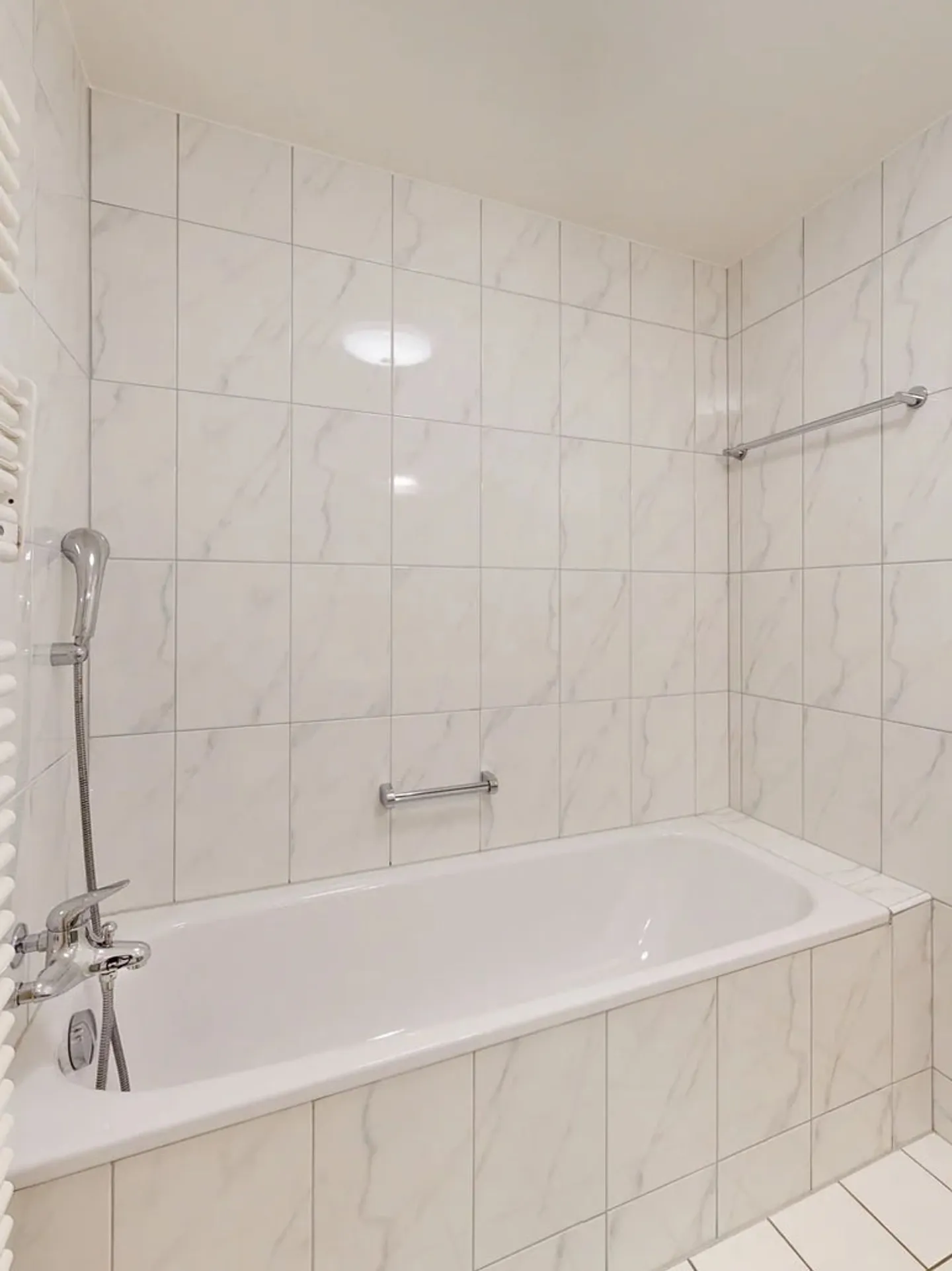 Appartamento luminoso di 3,5 stanze con posto auto - Foto 13 di 19