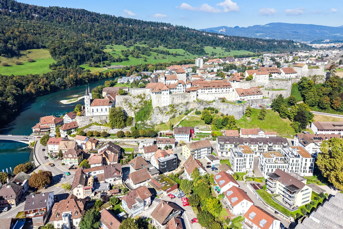 Appartement en duplex de 5,5 pièces avec histoire au cœur d'Aarburg - Photo 2 sur 12