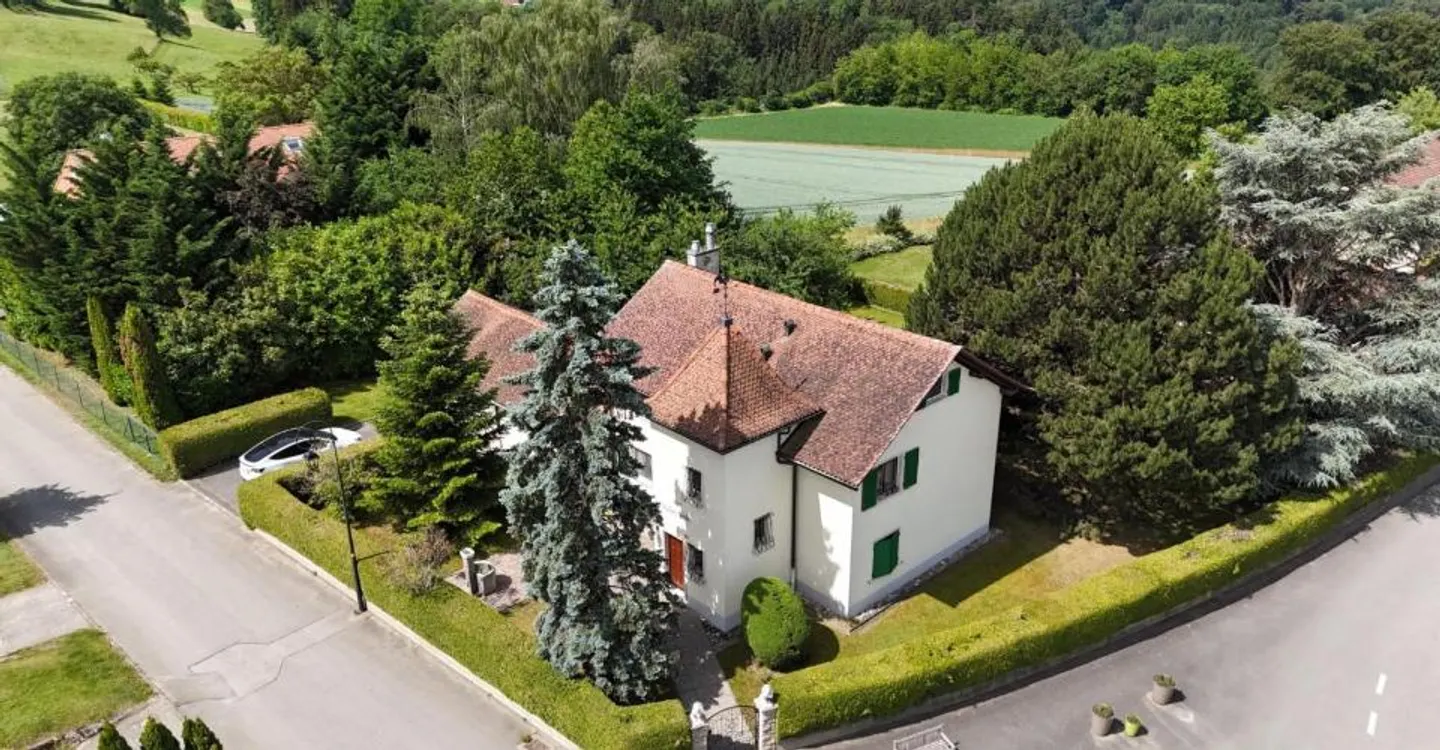 Magnificent individual house in occupied life annuity without rent with a view of the Jura - Photo 1 of 12
