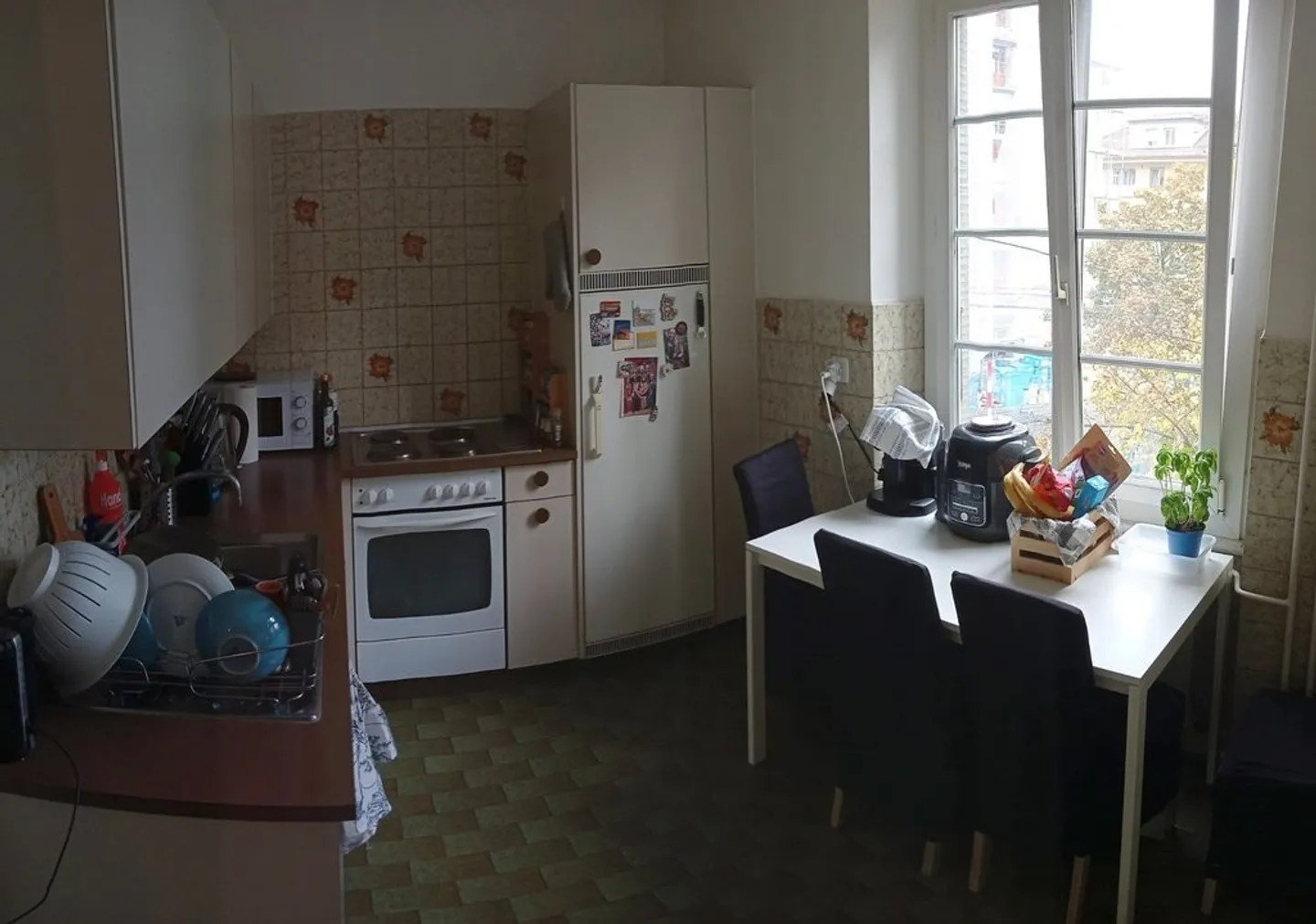 Lumineux logement à l'av. de Cour ! - Photo 3 sur 4