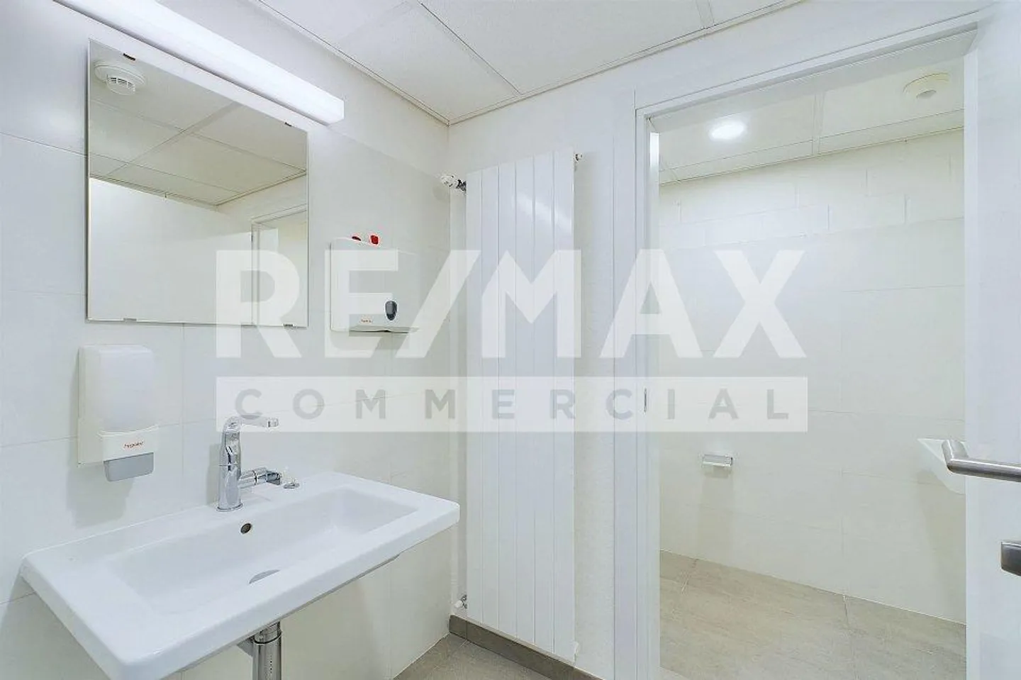 Moderner Gewerberaum in Industriezone - Foto 4 von 13