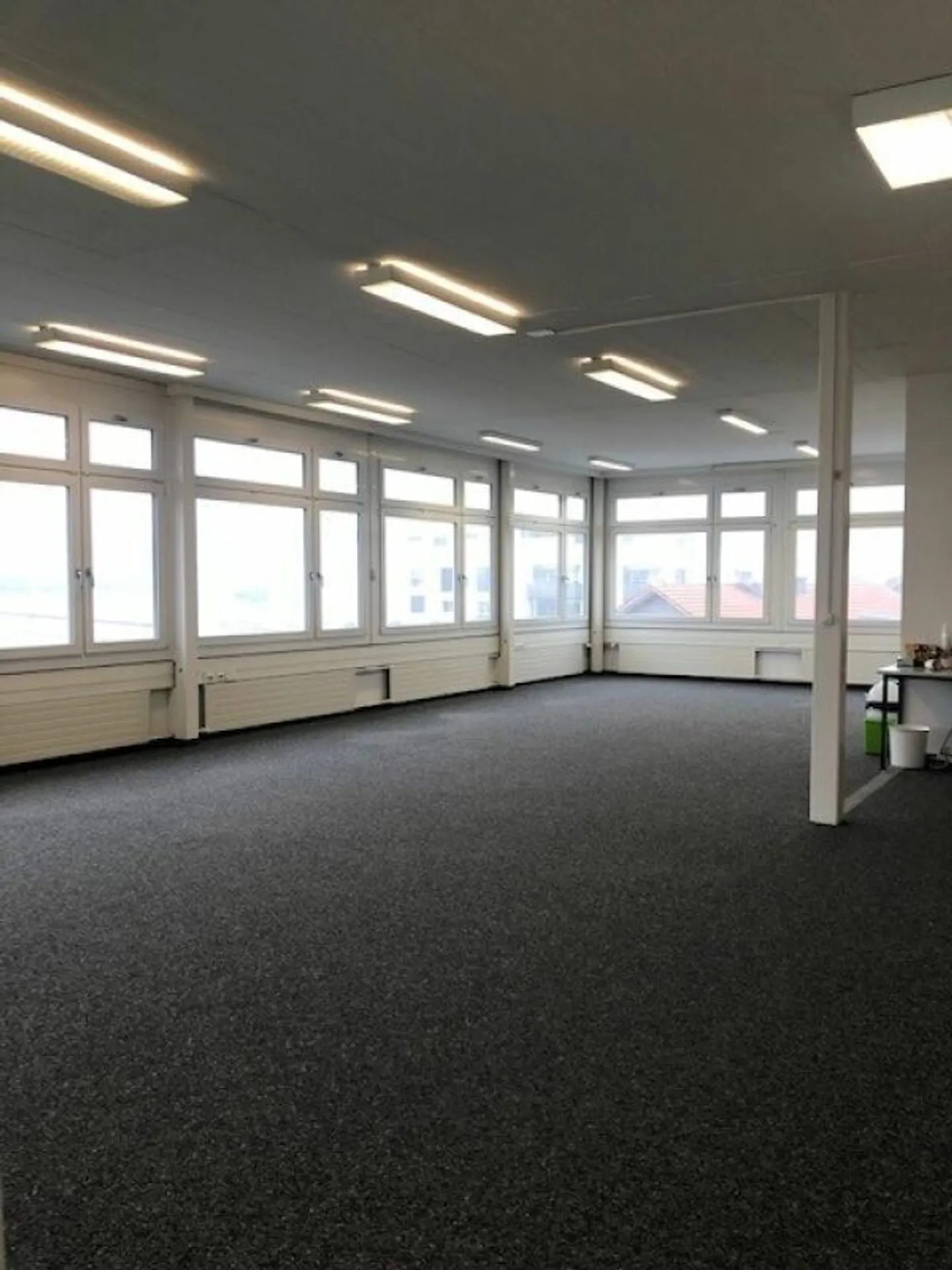 Office or studio spaces in a well-frequented commercial building - Photo 1 of 6