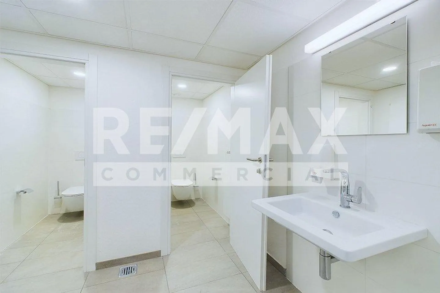 Moderner Gewerberaum in Industriezone - Foto 11 von 13