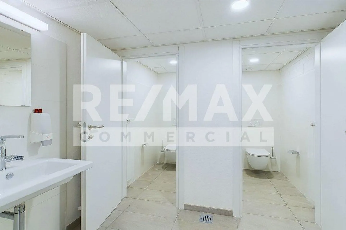 Moderner Gewerberaum in Industriezone - Foto 12 von 13