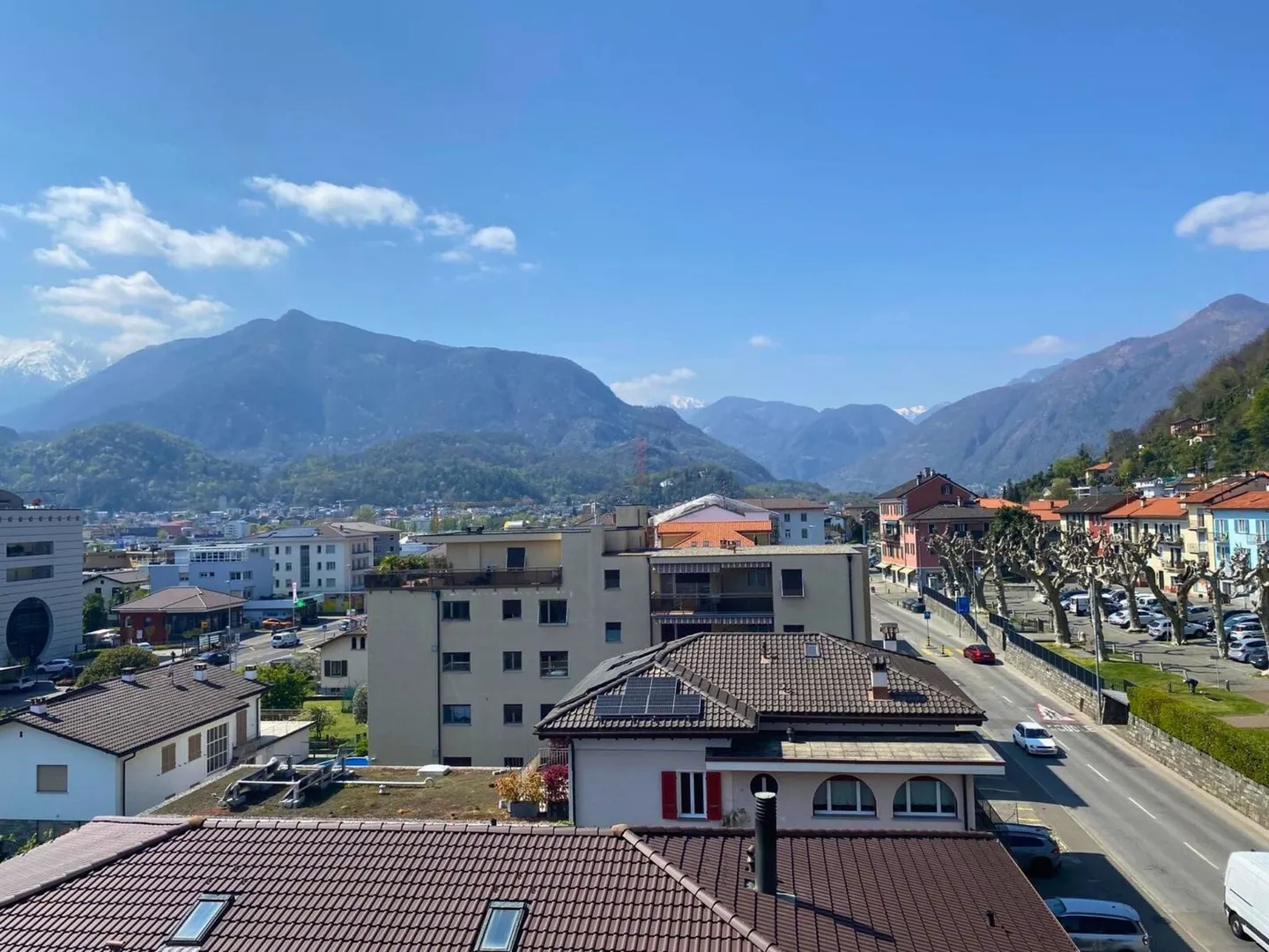 BRIGHTNESS GUARANTEED TWO STEPS FROM LOCARNO - Photo 1 of 10