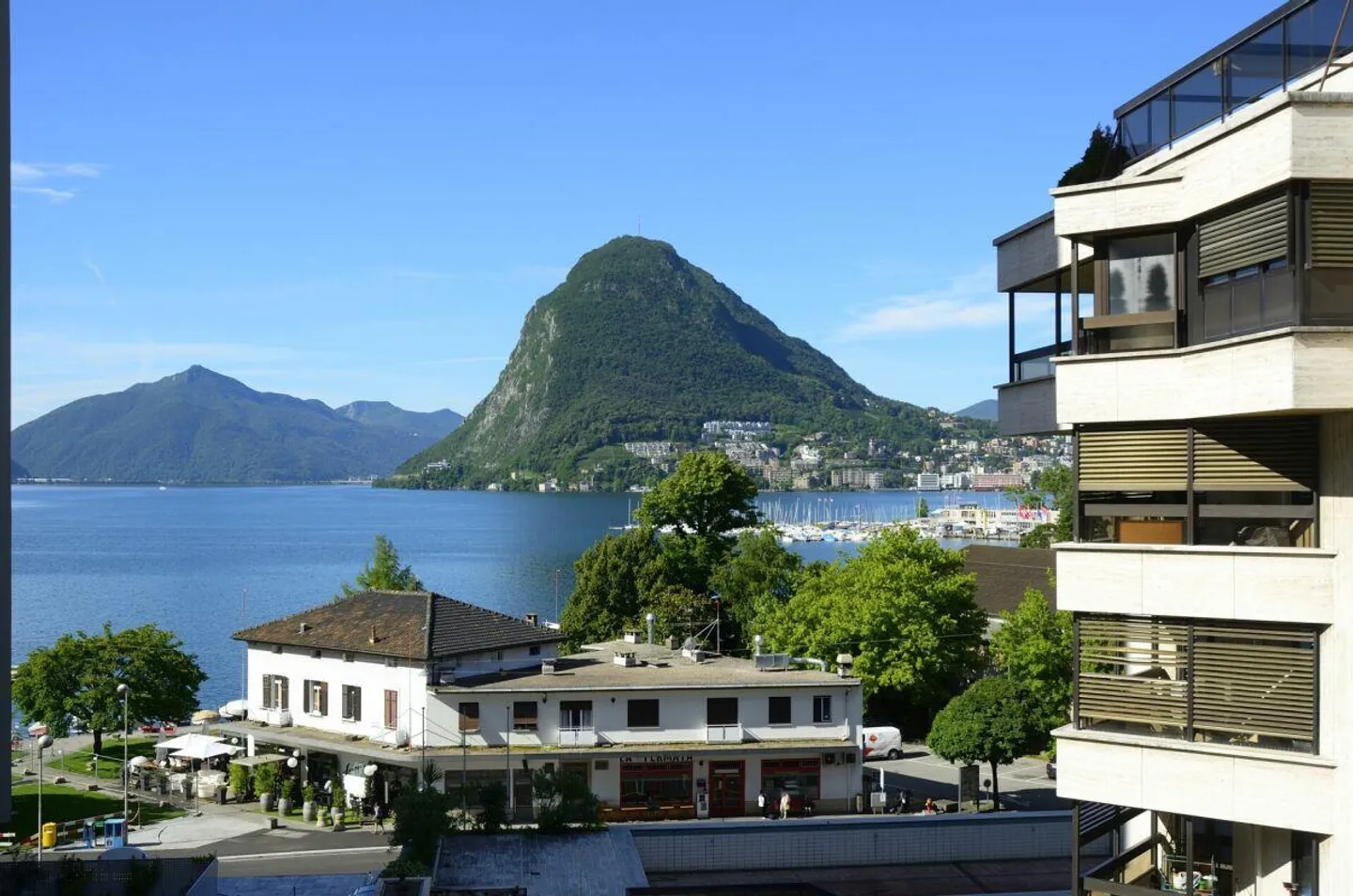 Magnifique appartement de 3,5 pièces avec vue sur le lac - Photo 1 sur 8
