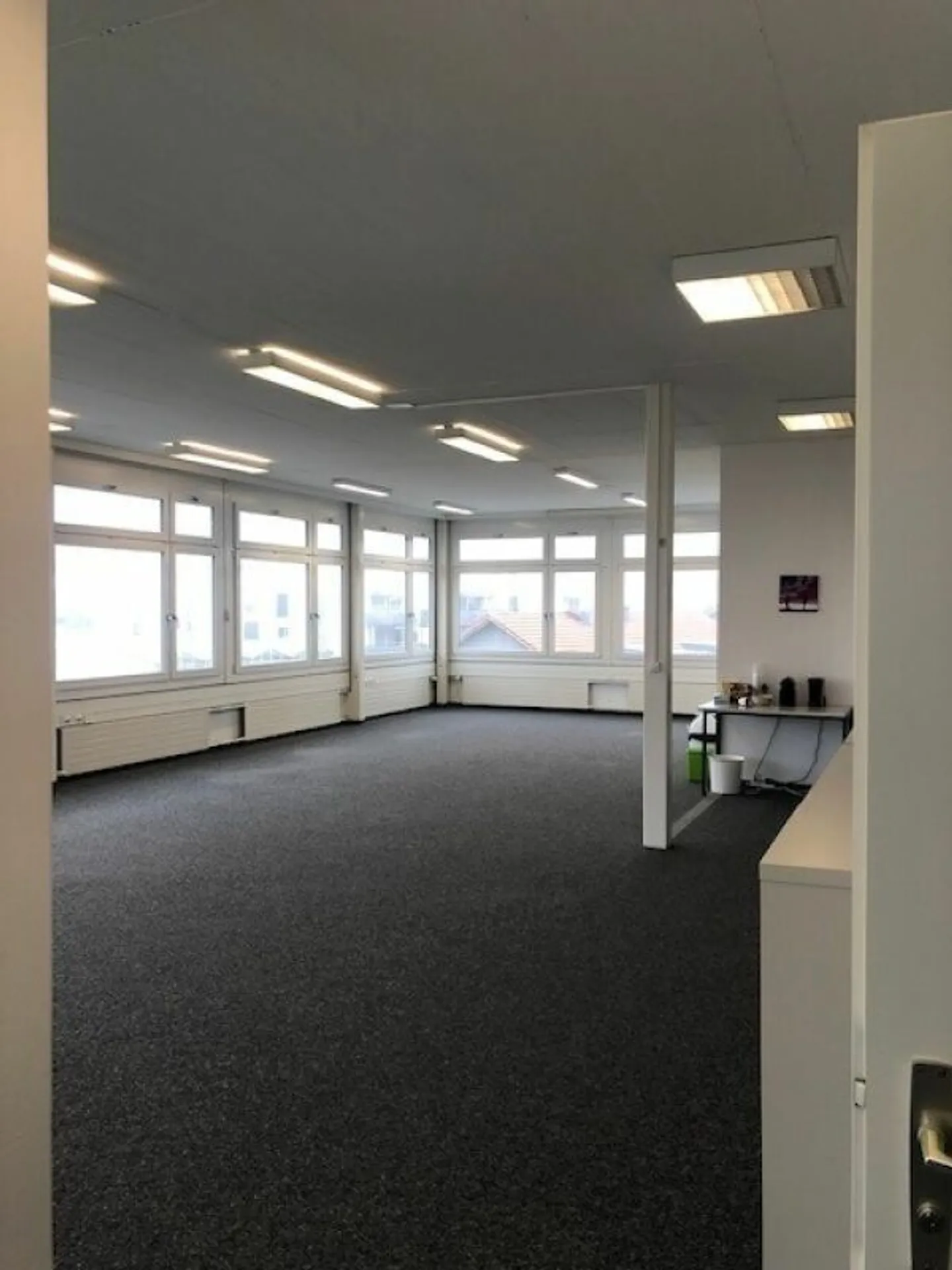 Office or studio spaces in a well-frequented commercial building - Photo 3 of 6