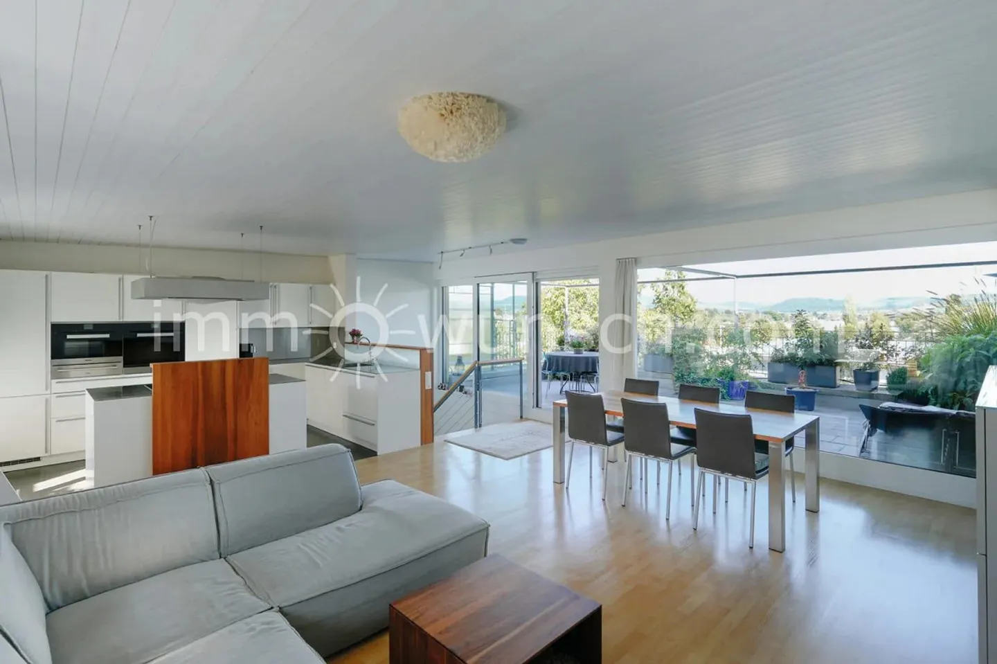 Attractive 4 ½ Room Maisonette Apartment with Lake and Mountain View in H... - Photo 2 of 13