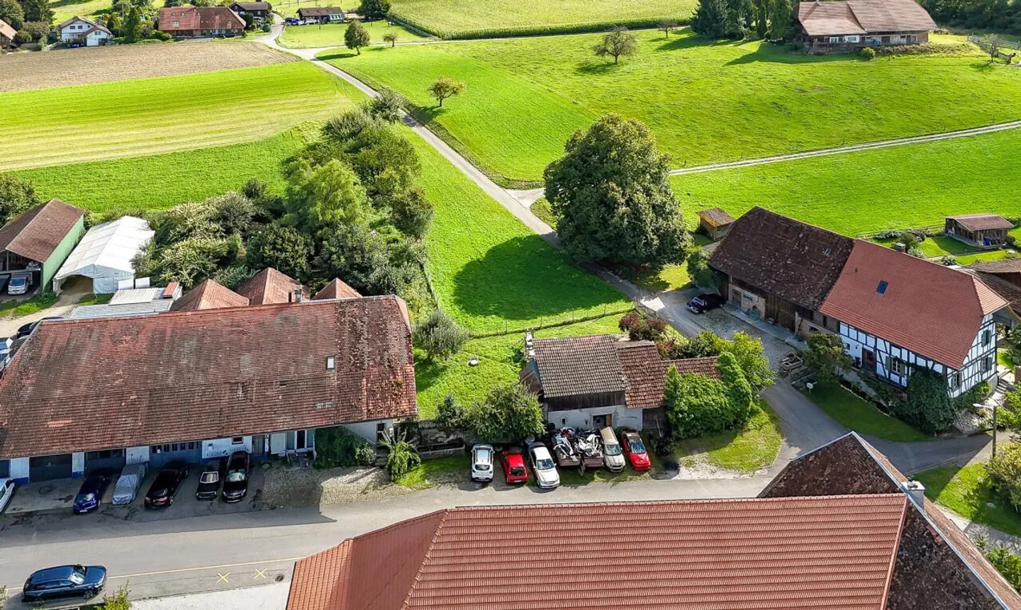 Attraktives Eckgrundstück mit Geschichte und Potenzial in Biberen - Foto 4 von 11