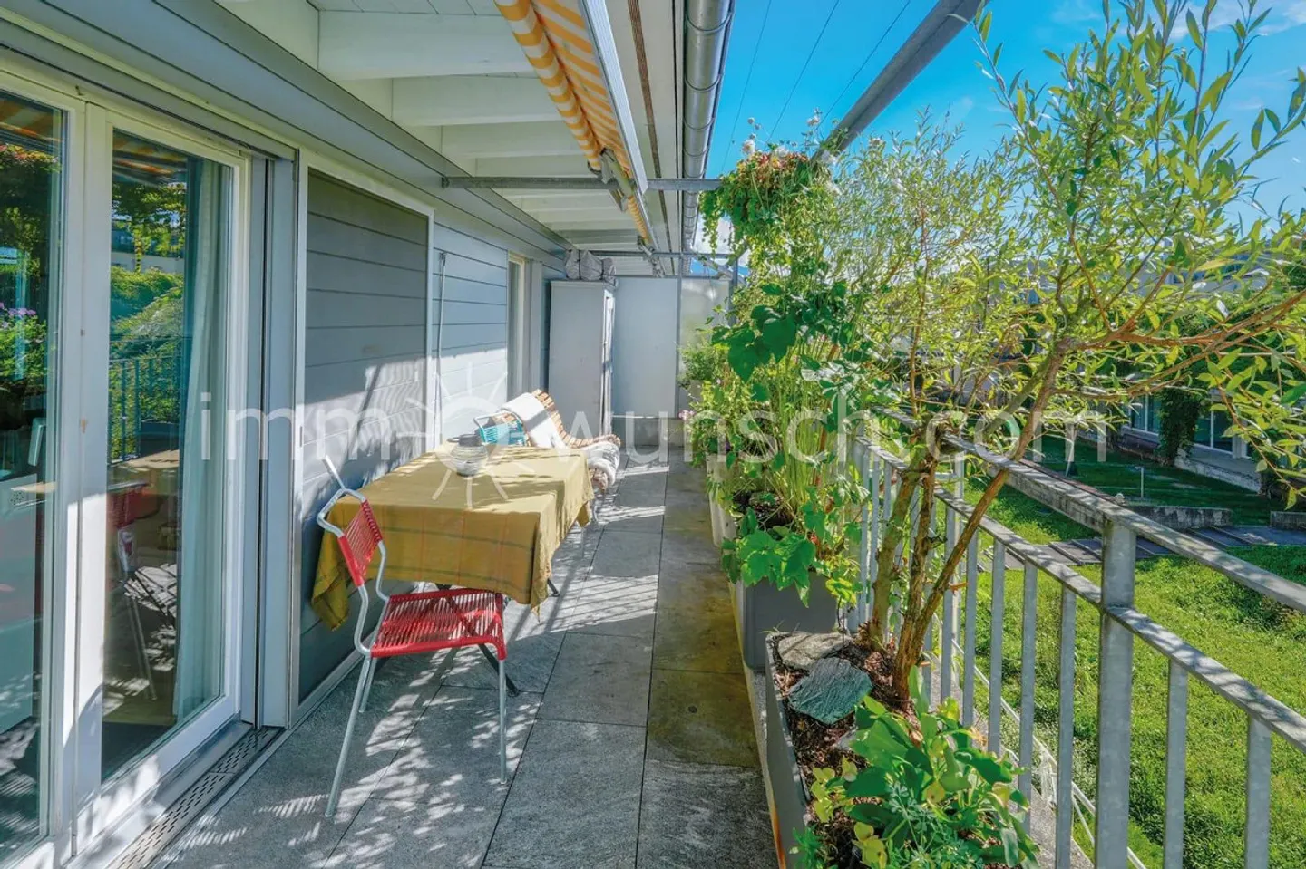 Attractive 4 ½ Room Maisonette Apartment with Lake and Mountain View in H... - Photo 8 of 13