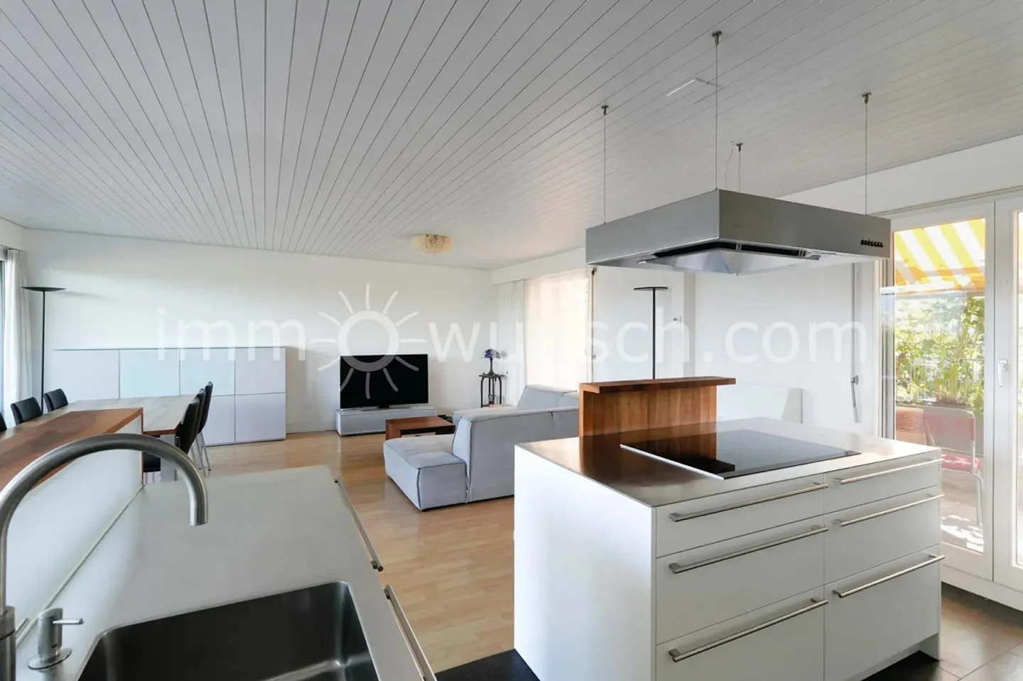 Attractive 4 ½ Room Maisonette Apartment with Lake and Mountain View in H... - Photo 4 of 13