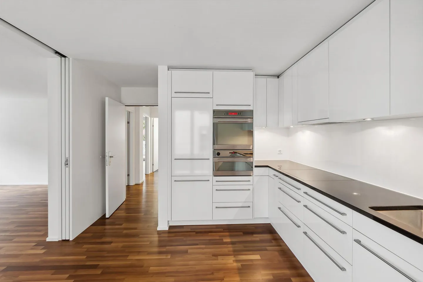 Exclusive 3.5-room apartment at Schaffhauserplatz - Photo 2 of 10