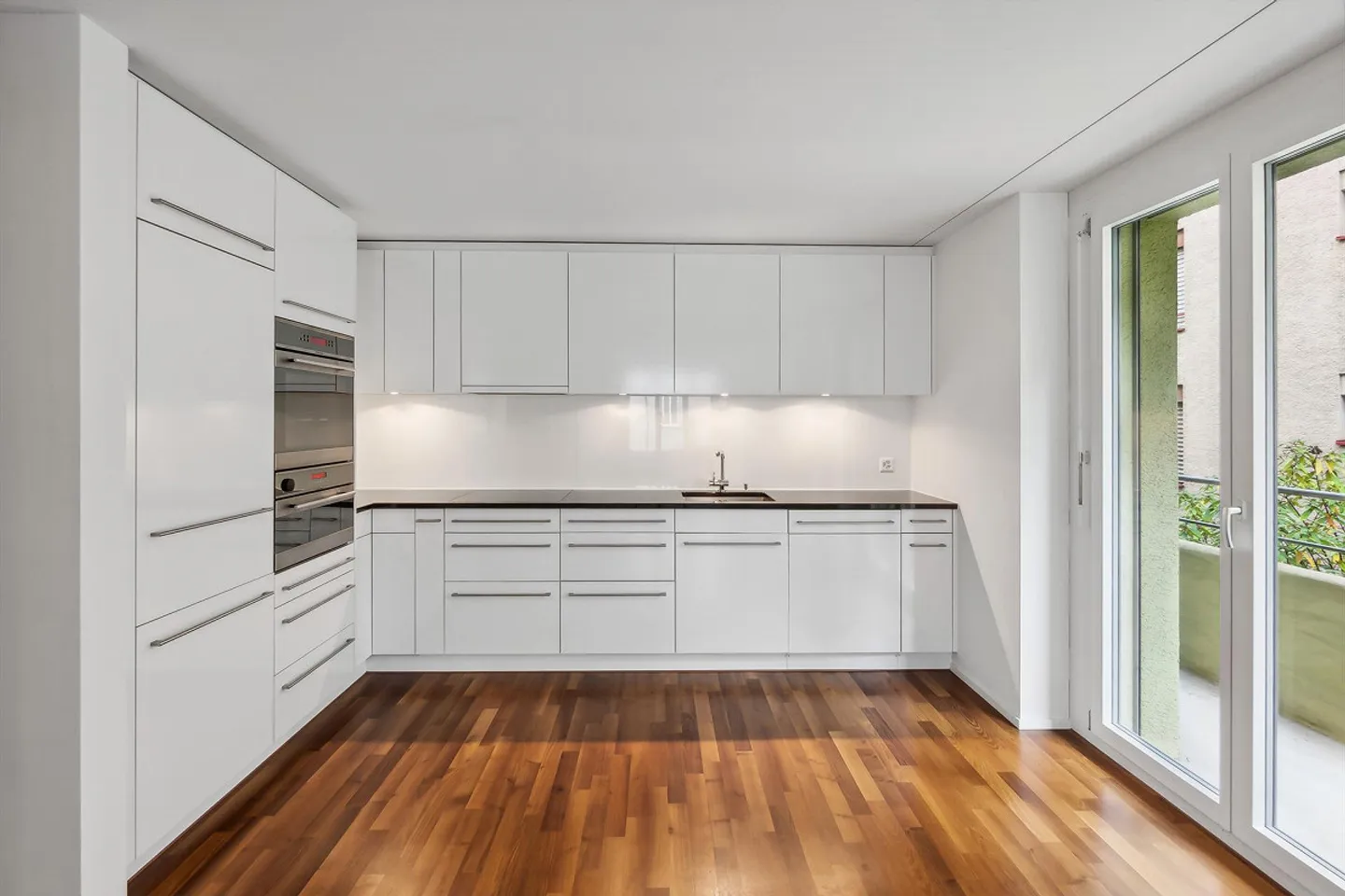 Exclusive 3.5-room apartment at Schaffhauserplatz - Photo 3 of 10