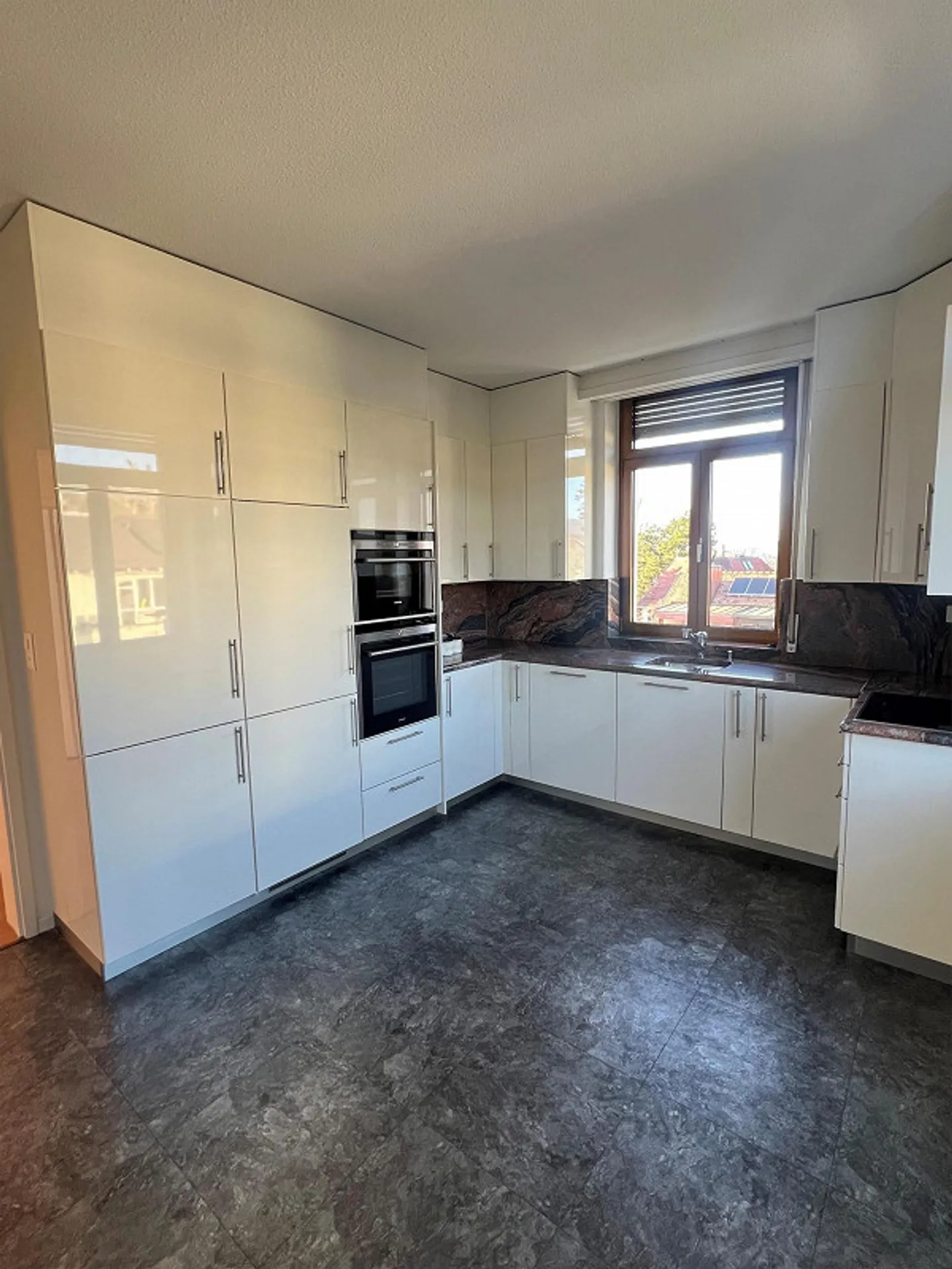 Charmante et spacieuse appartement de 3,5 pièces avec vue sur le lac à Zollikon - Photo 3 sur 5