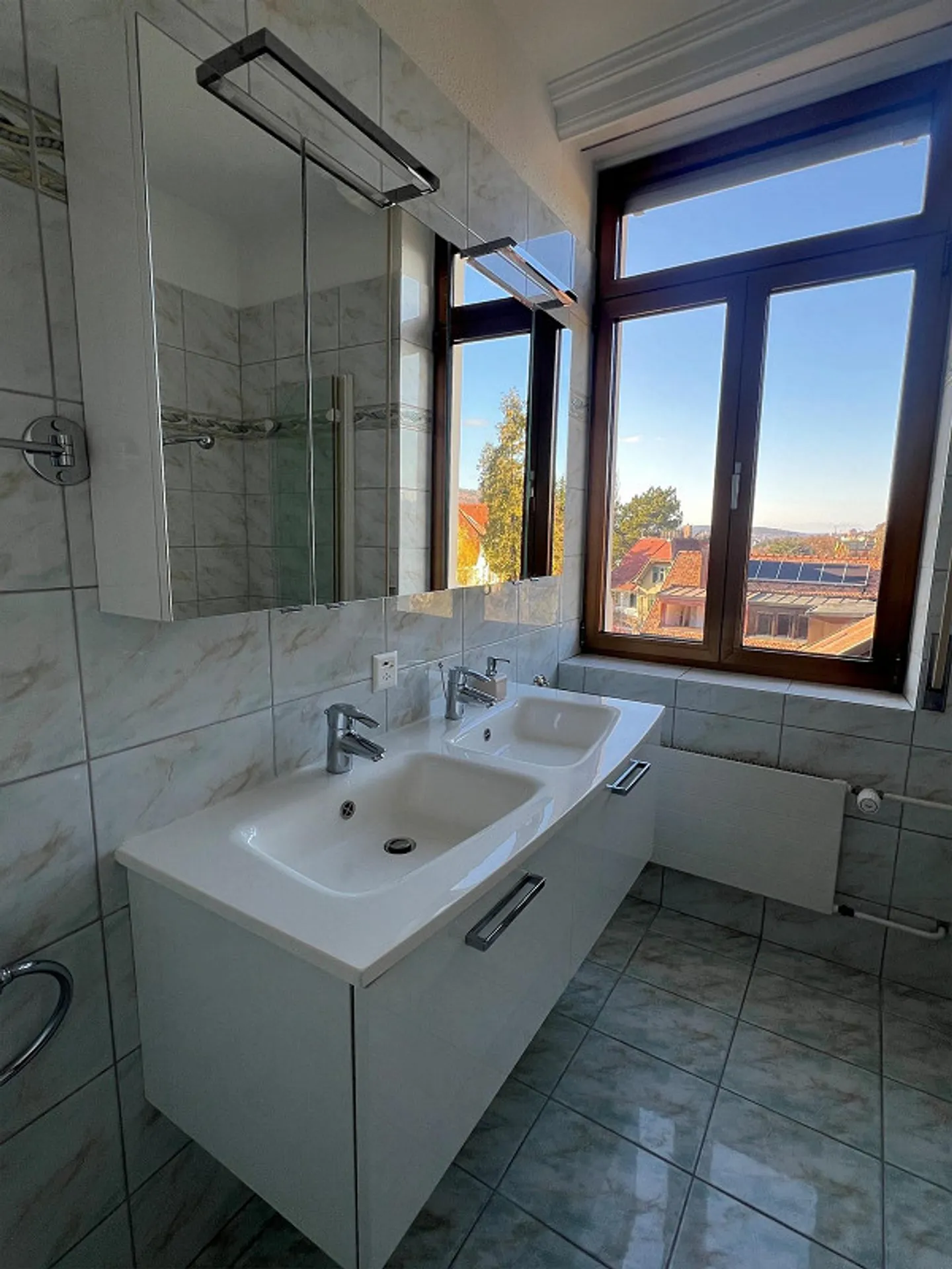 Charmante et spacieuse appartement de 3,5 pièces avec vue sur le lac à Zollikon - Photo 4 sur 5